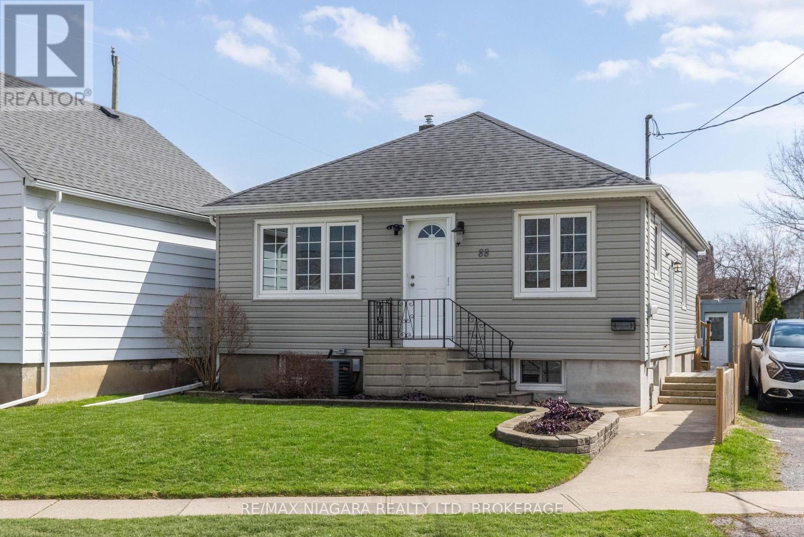 88 Garnet Street, St. Catharines, Ontario  L2M 5G4 - Photo 2 - X12996024