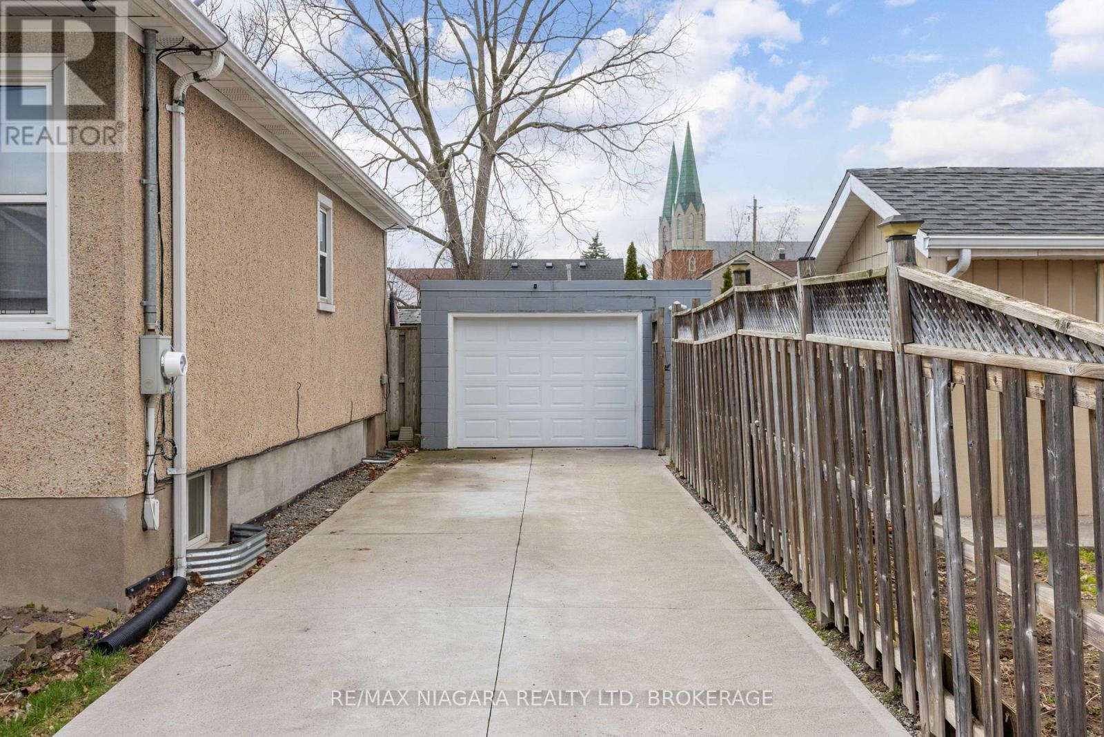 88 Garnet Street, St. Catharines, Ontario  L2M 5G4 - Photo 4 - X12996024