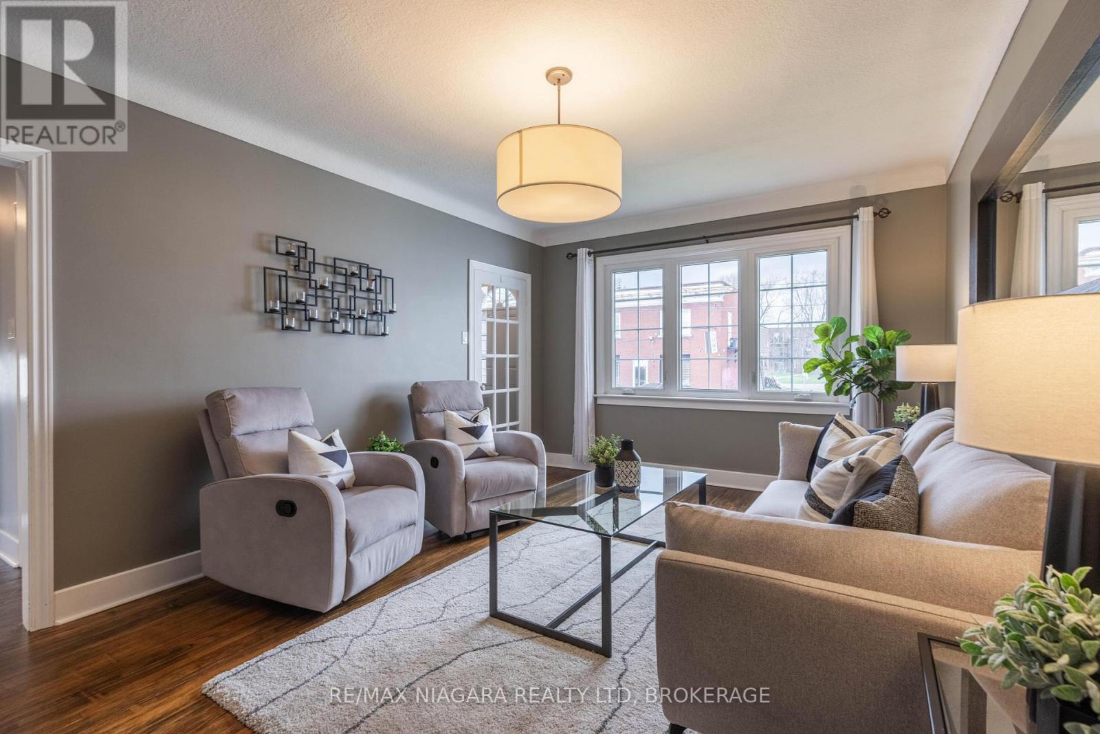 88 Garnet Street, St. Catharines, Ontario  L2M 5G4 - Photo 5 - X12996024