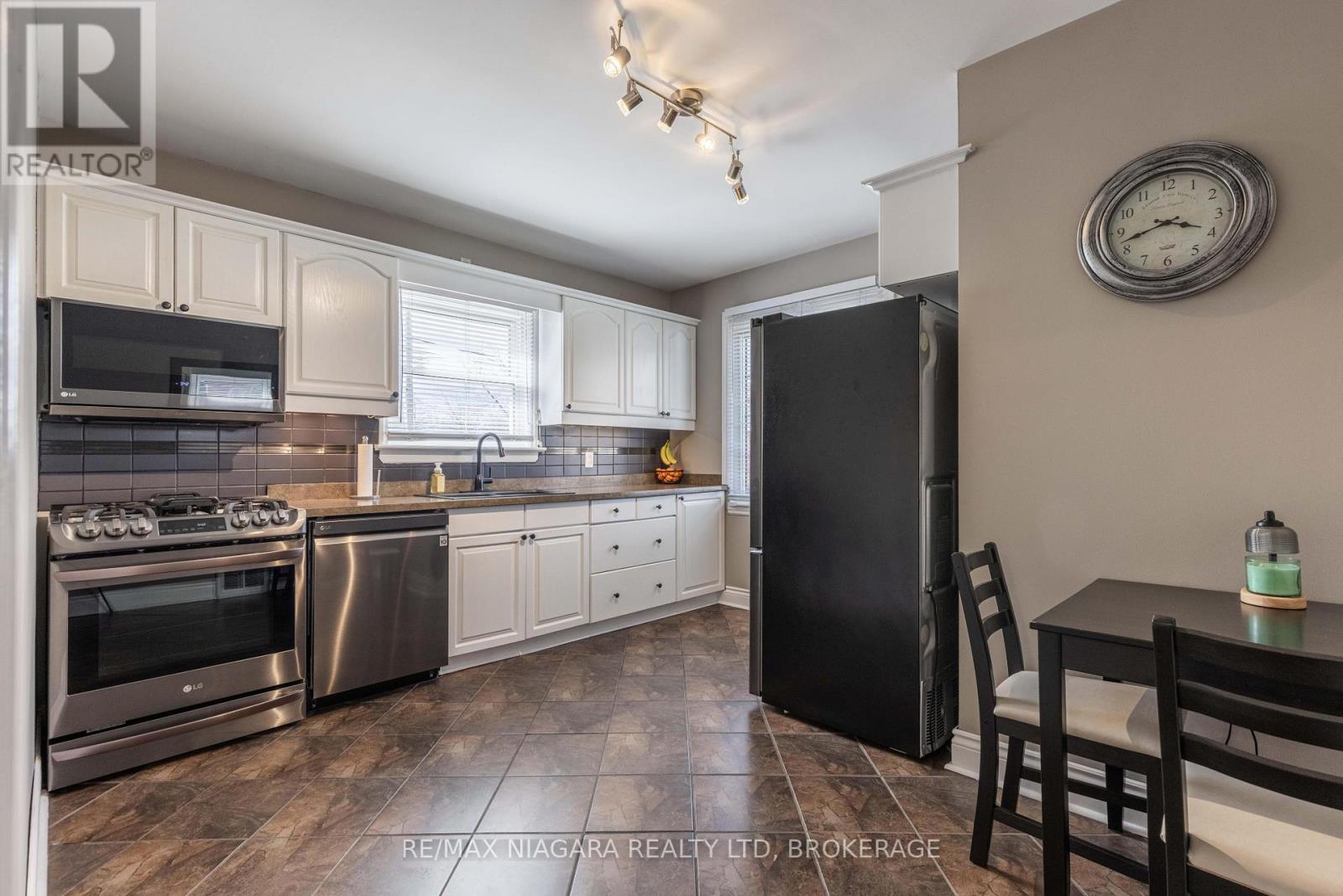 88 Garnet Street, St. Catharines, Ontario  L2M 5G4 - Photo 8 - X12996024