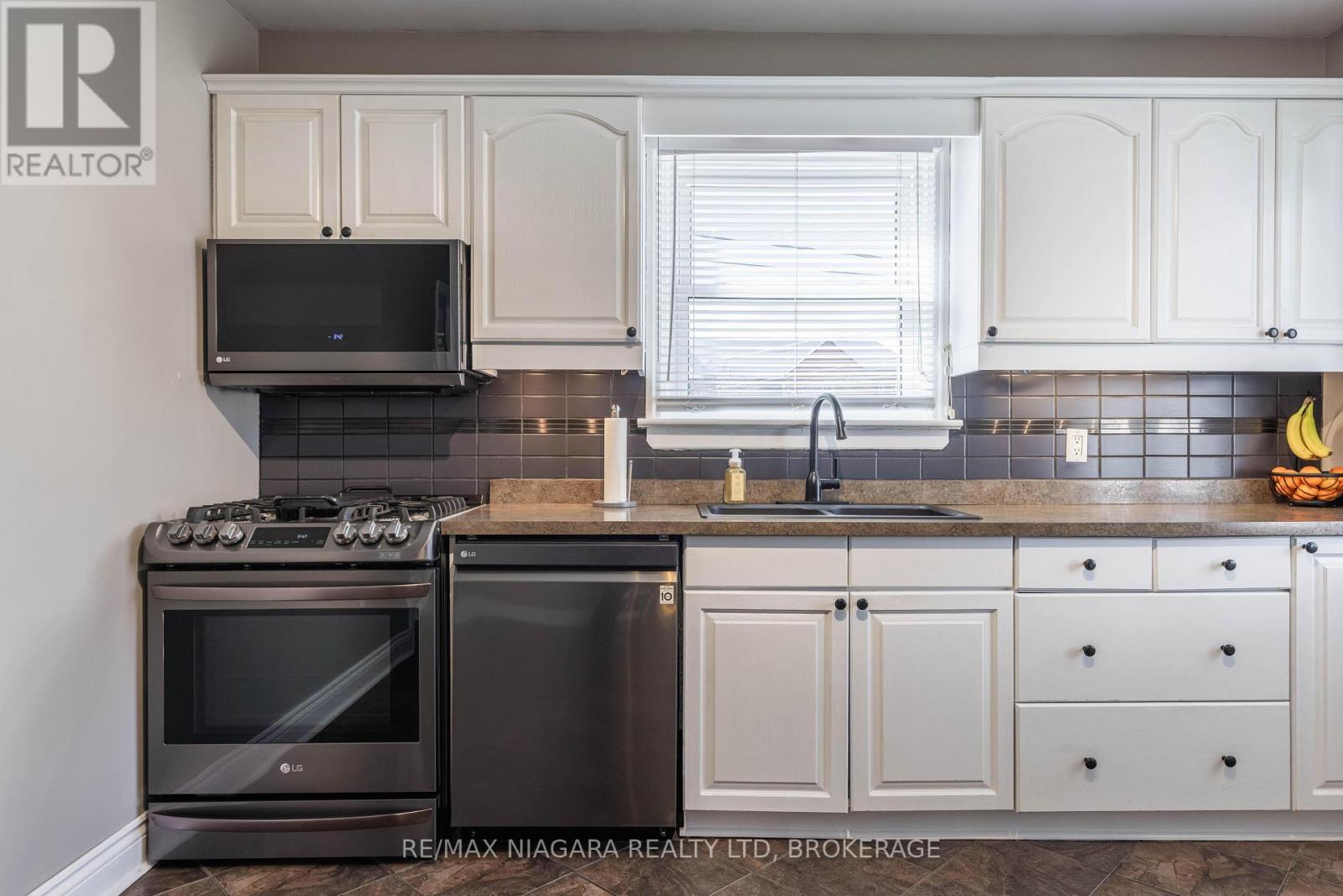 88 Garnet Street, St. Catharines, Ontario  L2M 5G4 - Photo 9 - X12996024