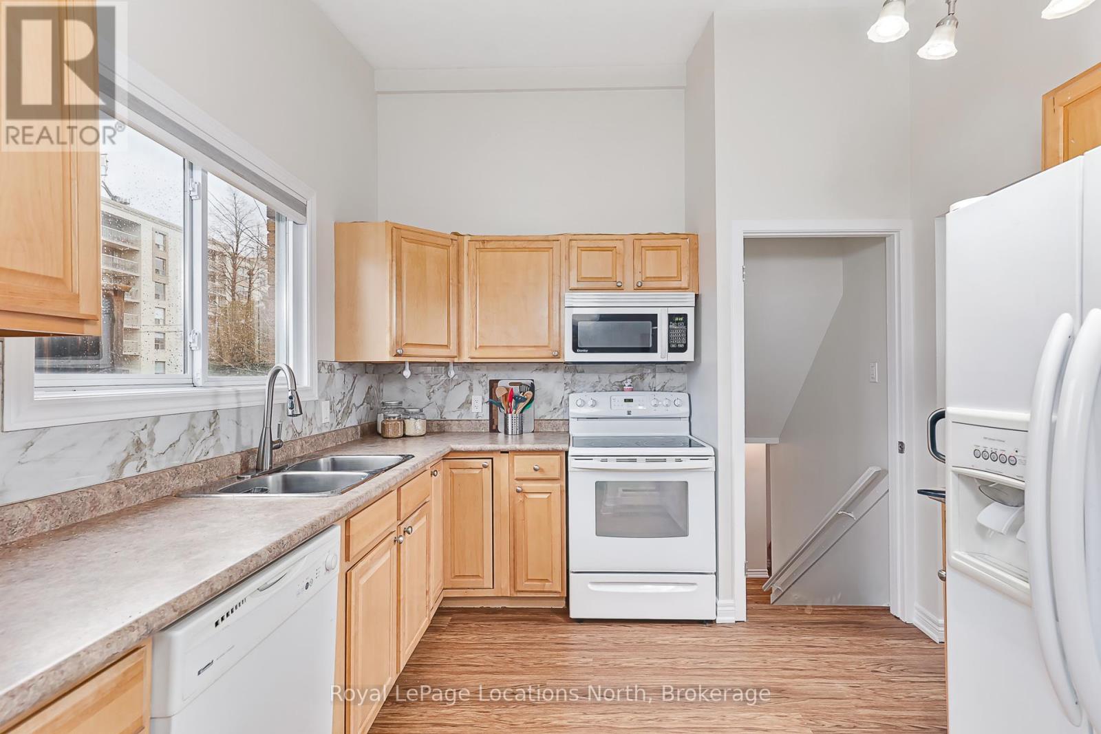 594 Oak Street, Collingwood, Ontario  L9Y 2Z1 - Photo 11 - S12996254