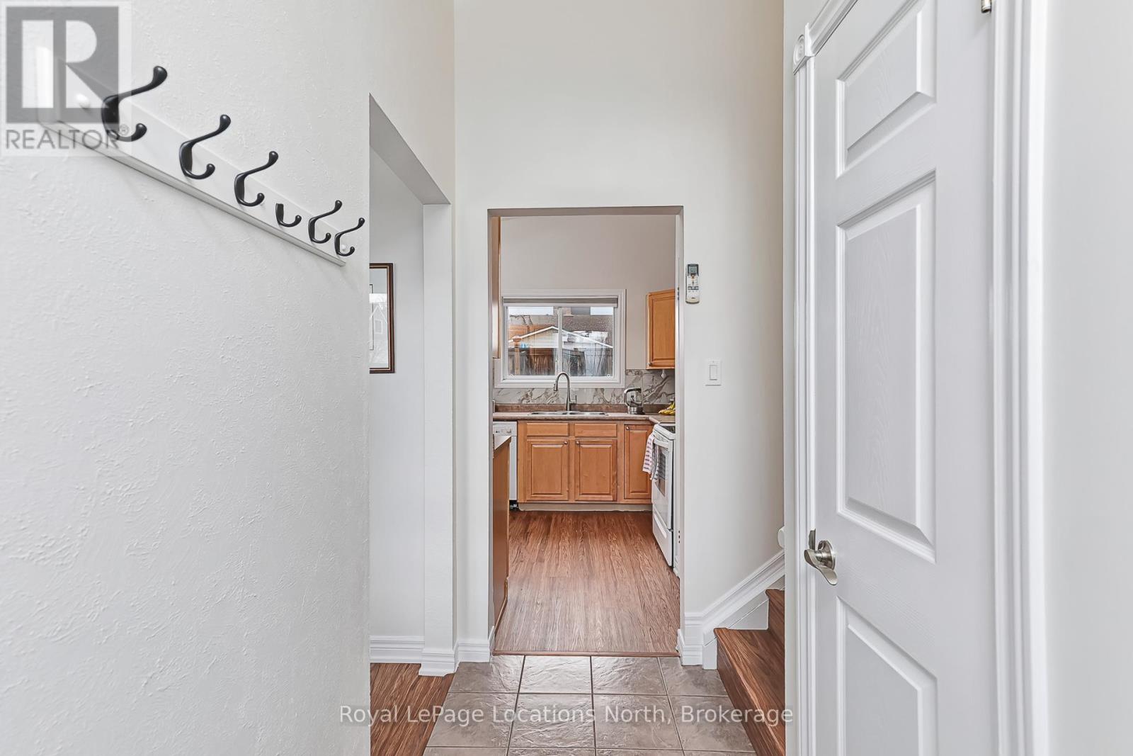 594 Oak Street, Collingwood, Ontario  L9Y 2Z1 - Photo 4 - S12996254