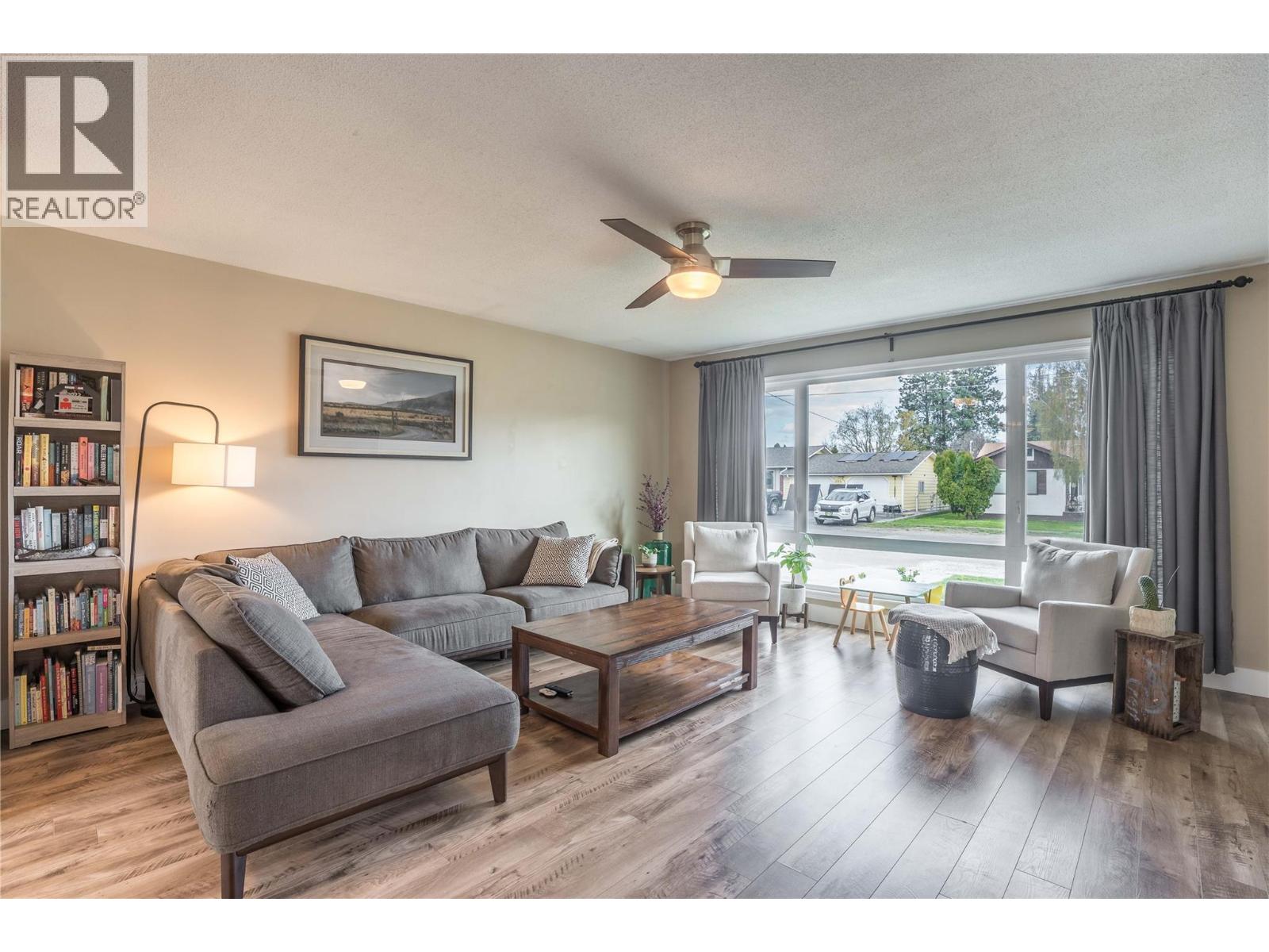 2513 Juniper Street, Summerland, British Columbia  V0H 1Z4 - Photo 3 - 10383120