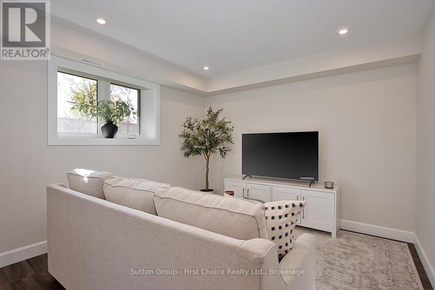 Unit 13 - 3202 Vivian Line, Stratford, Ontario  N5A 0K6 - Photo 7 - X12996064