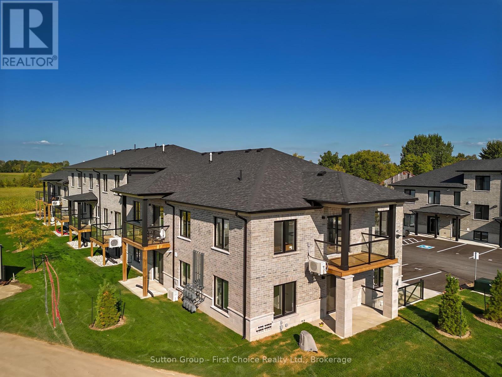 Unit 37 - 3202 Vivian Line, Stratford, Ontario  N5A 0K6 - Photo 5 - X12996106