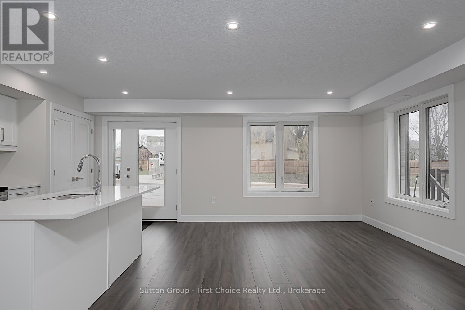 Unit 37 - 3202 Vivian Line, Stratford, Ontario  N5A 0K6 - Photo 9 - X12996106