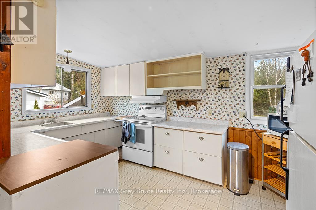 243 Mccullough Lake Drive, Chatsworth, Ontario  N0H 2V0 - Photo 15 - X12996258