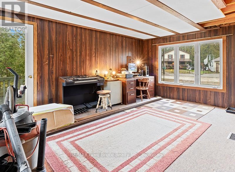 243 Mccullough Lake Drive, Chatsworth, Ontario  N0H 2V0 - Photo 21 - X12996258