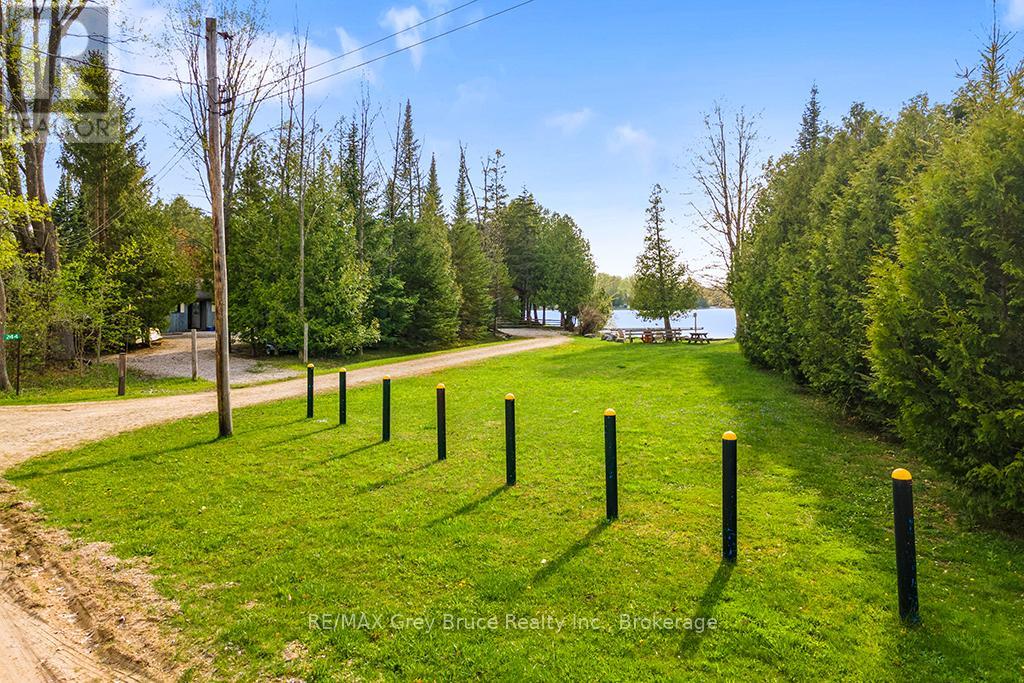 243 Mccullough Lake Drive, Chatsworth, Ontario  N0H 2V0 - Photo 4 - X12996258