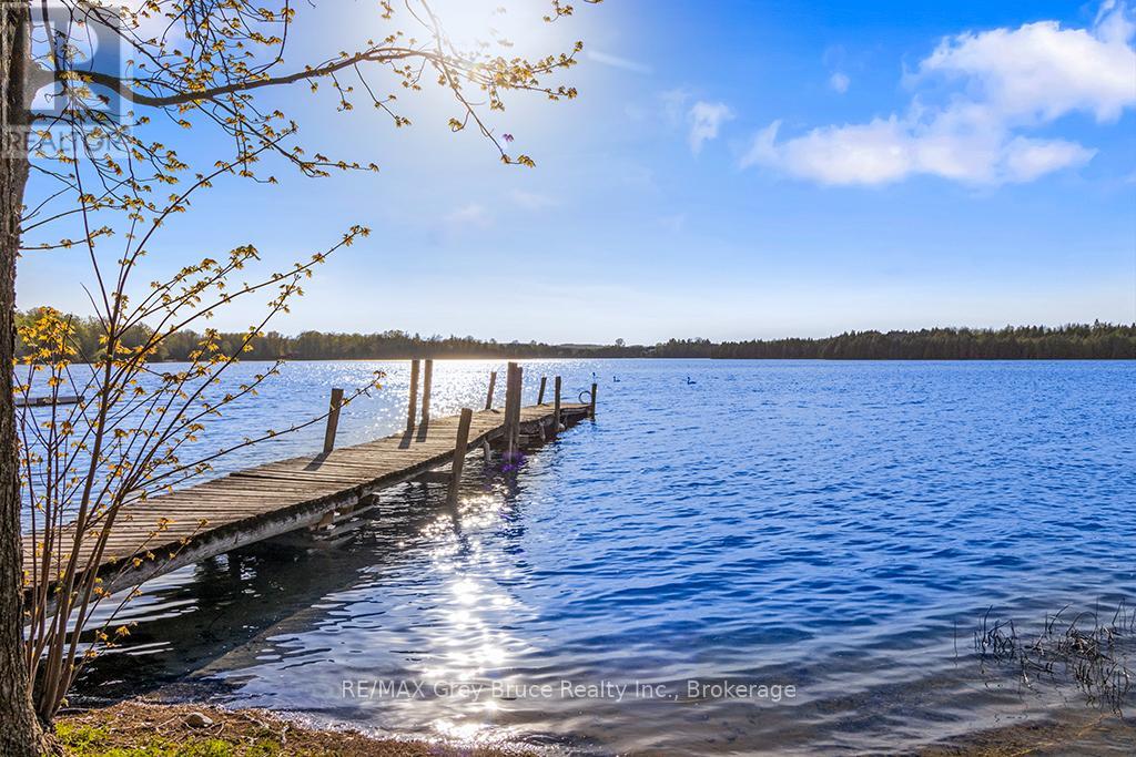 243 Mccullough Lake Drive, Chatsworth, Ontario  N0H 2V0 - Photo 9 - X12996258