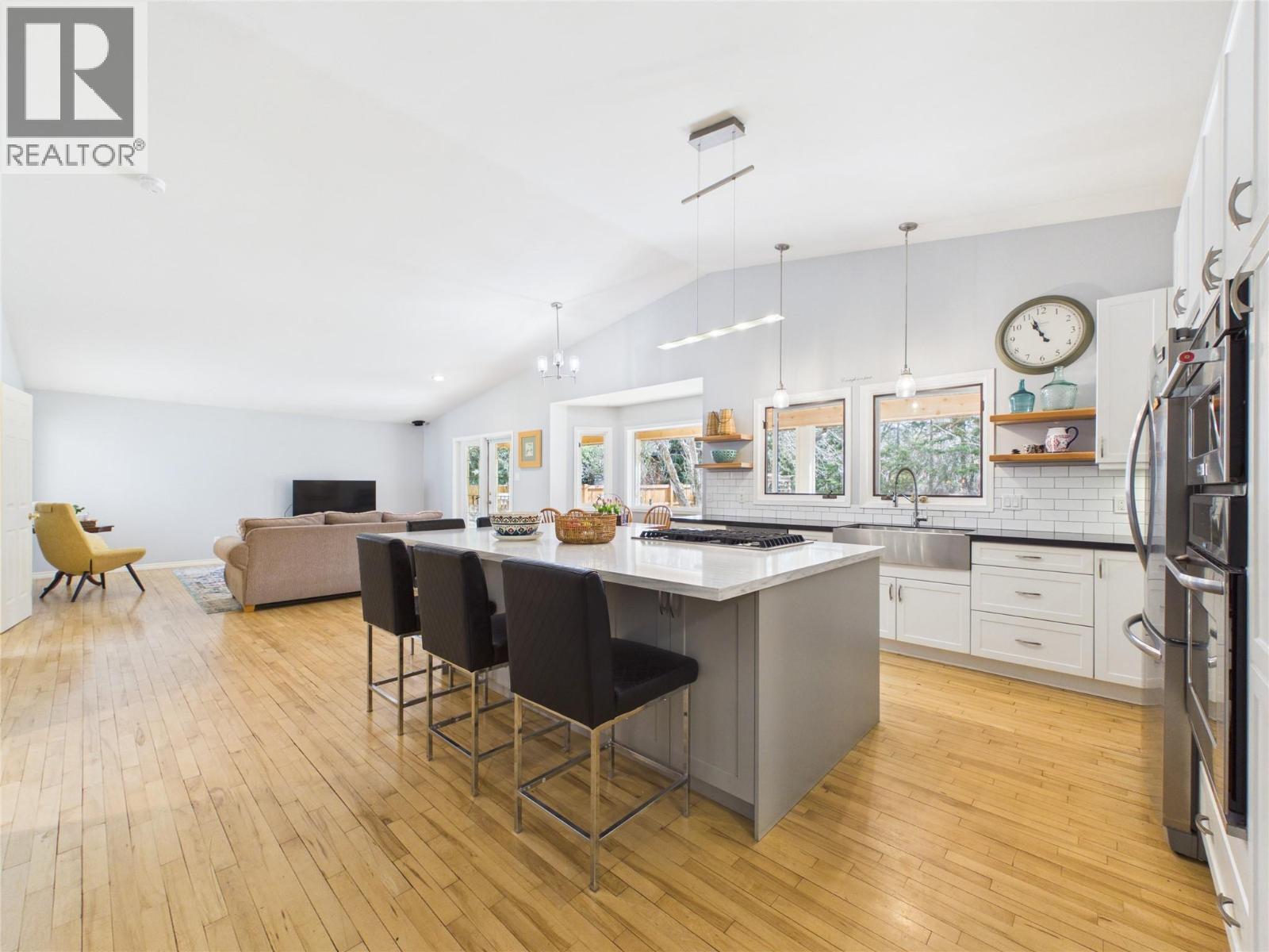 18 Park Avenue, Fernie, British Columbia  V0B 1M3 - Photo 2 - 10381281