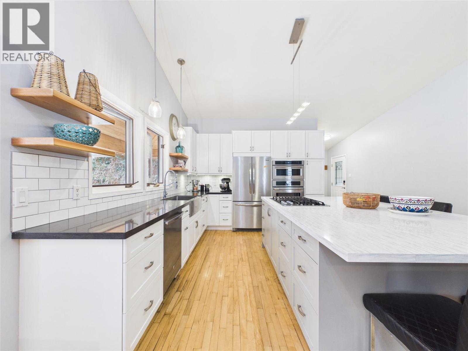 18 Park Avenue, Fernie, British Columbia  V0B 1M3 - Photo 3 - 10381281