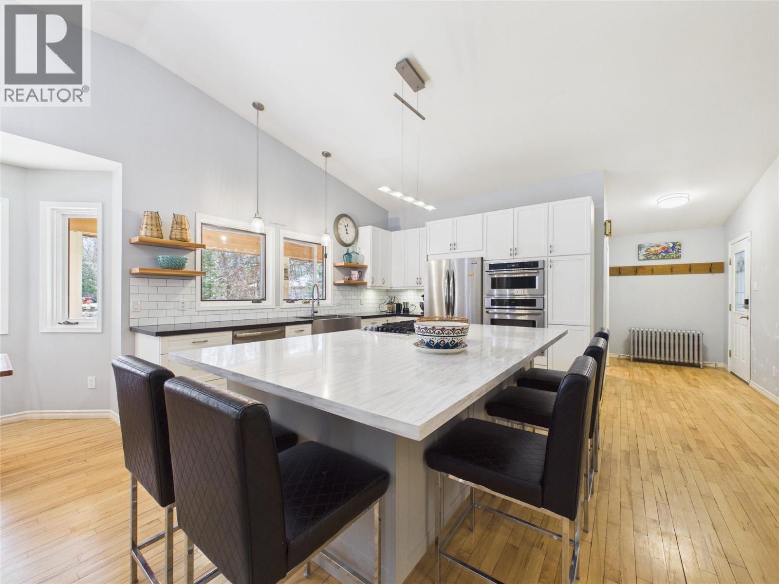 18 Park Avenue, Fernie, British Columbia  V0B 1M3 - Photo 4 - 10381281