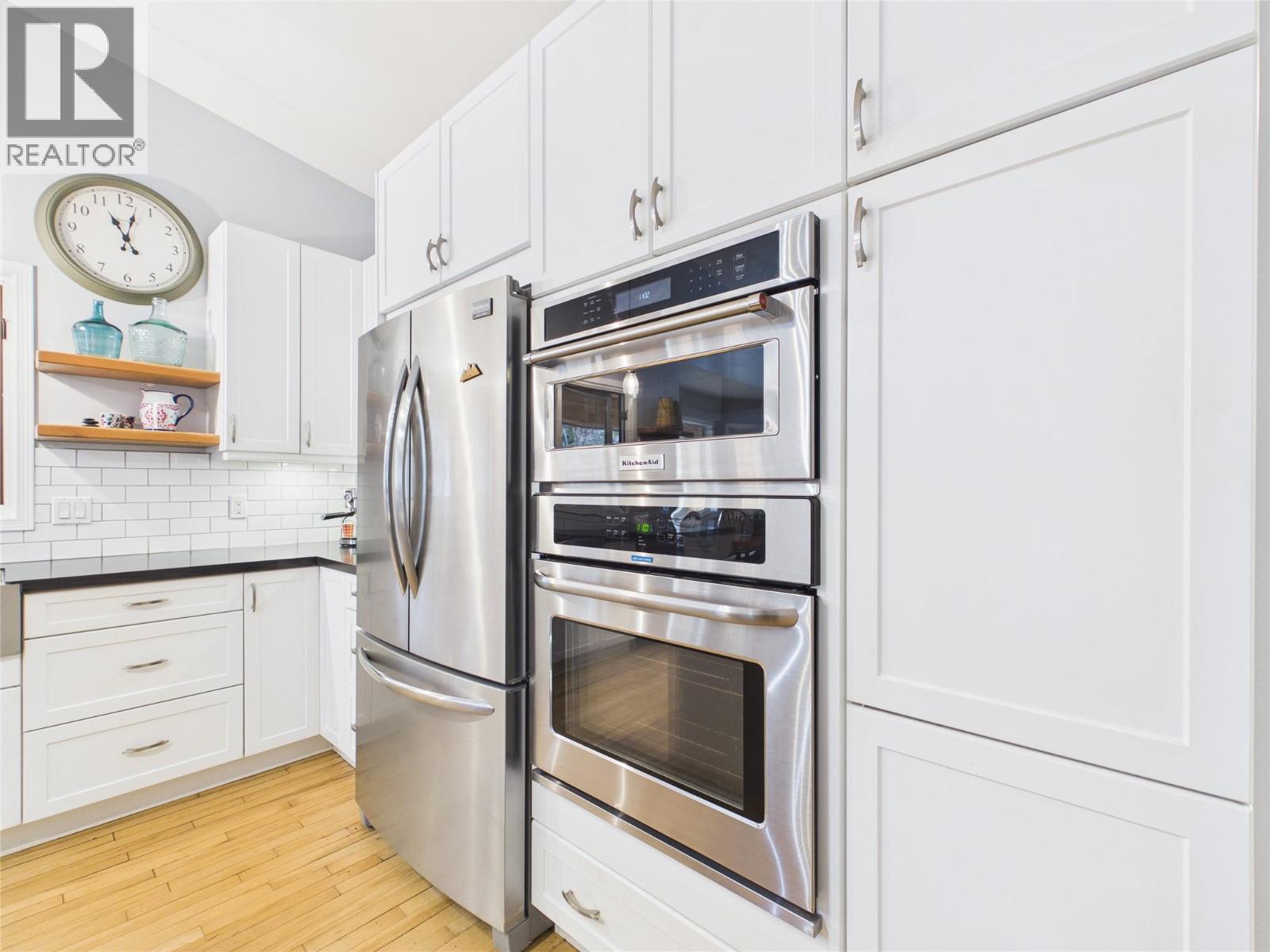 18 Park Avenue, Fernie, British Columbia  V0B 1M3 - Photo 5 - 10381281