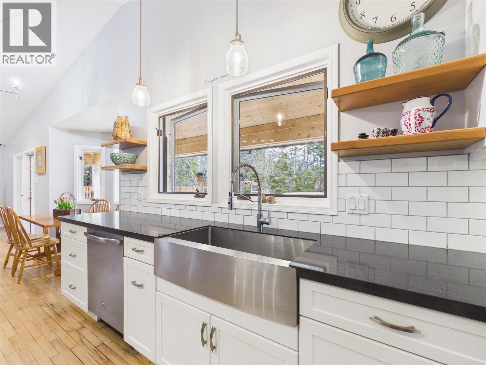 18 Park Avenue, Fernie, British Columbia  V0B 1M3 - Photo 7 - 10381281