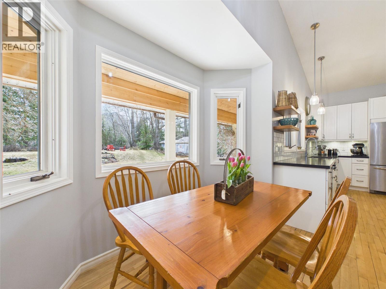 18 Park Avenue, Fernie, British Columbia  V0B 1M3 - Photo 8 - 10381281