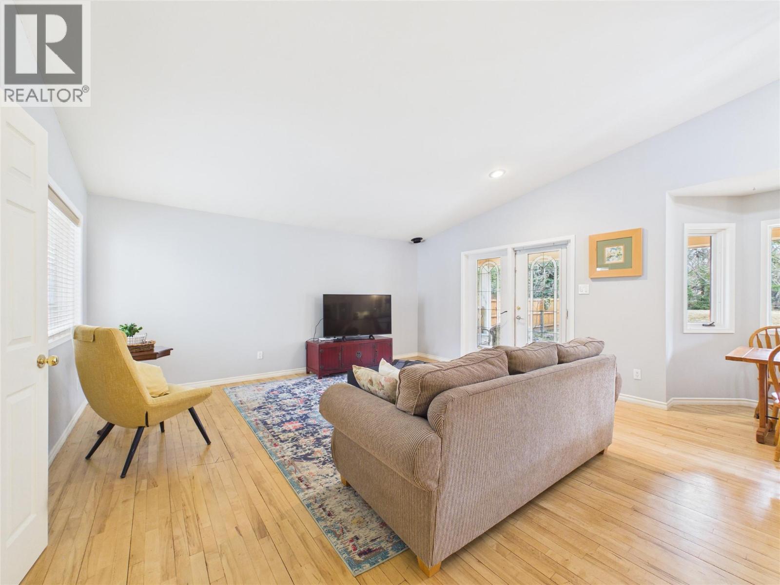 18 Park Avenue, Fernie, British Columbia  V0B 1M3 - Photo 9 - 10381281