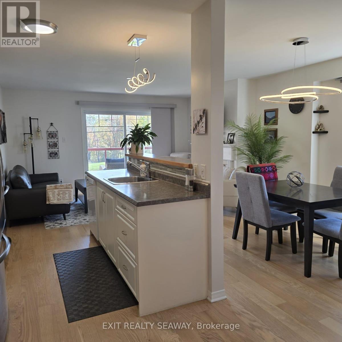 201 - 341 Water Street W, Cornwall, Ontario  K6J 1A5 - Photo 3 - X12462107