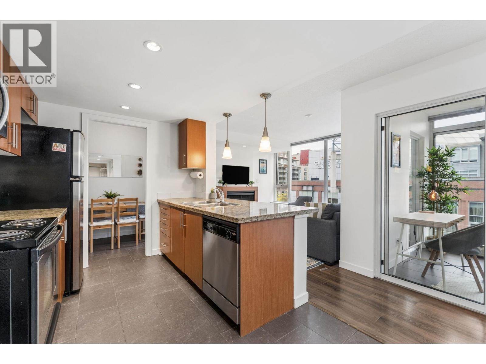 612 618 Abbott Street, Vancouver, British Columbia  V6B 0B9 - Photo 3 - R3107163