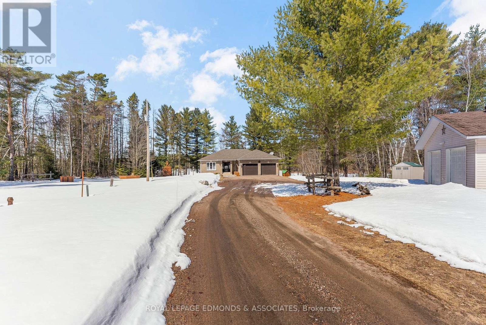 768 Airport Road, Petawawa, Ontario K8A 6W7 - Photo 43 - X12973286