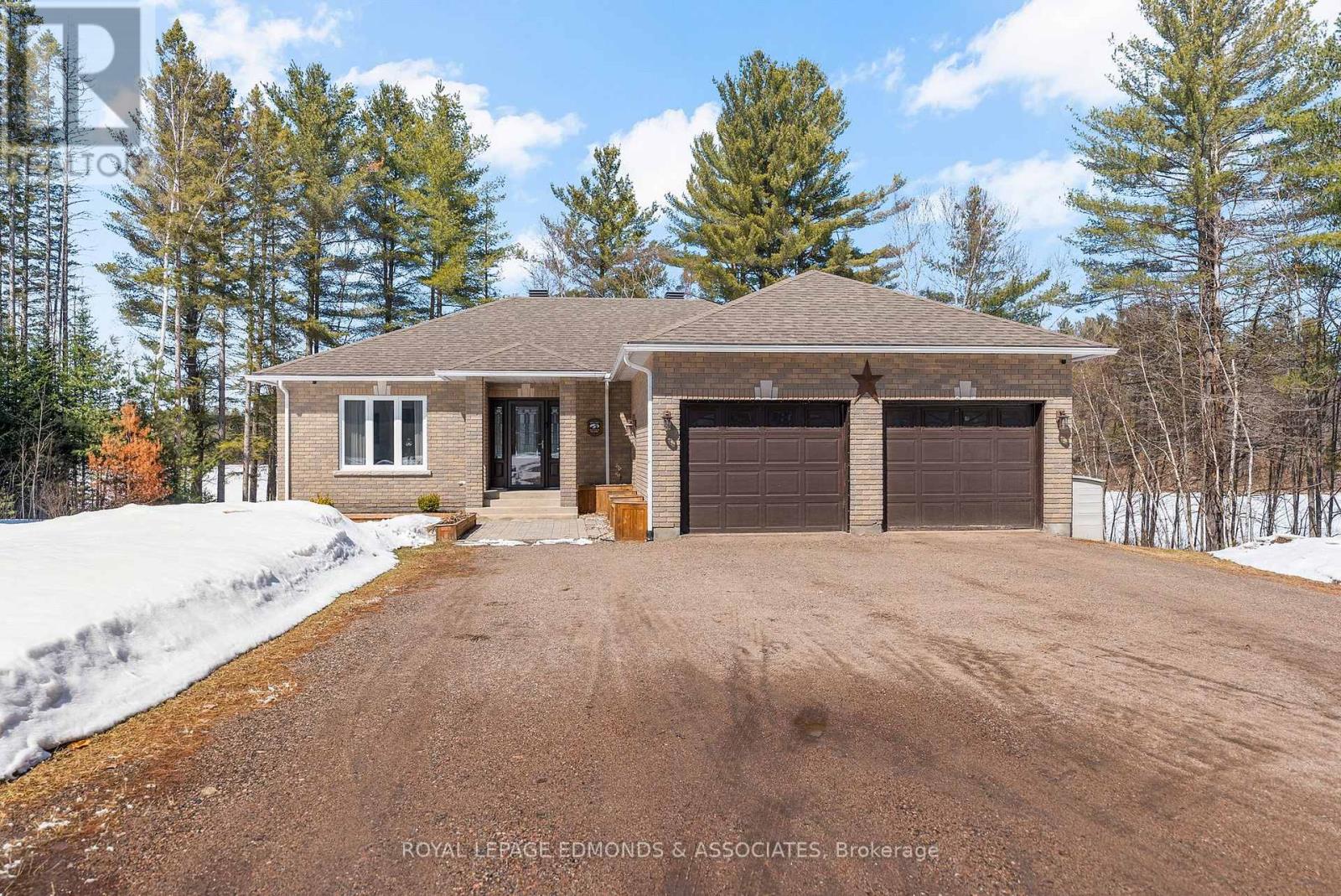 768 Airport Road, Petawawa, Ontario K8A 6W7 - Photo 6 - X12973286