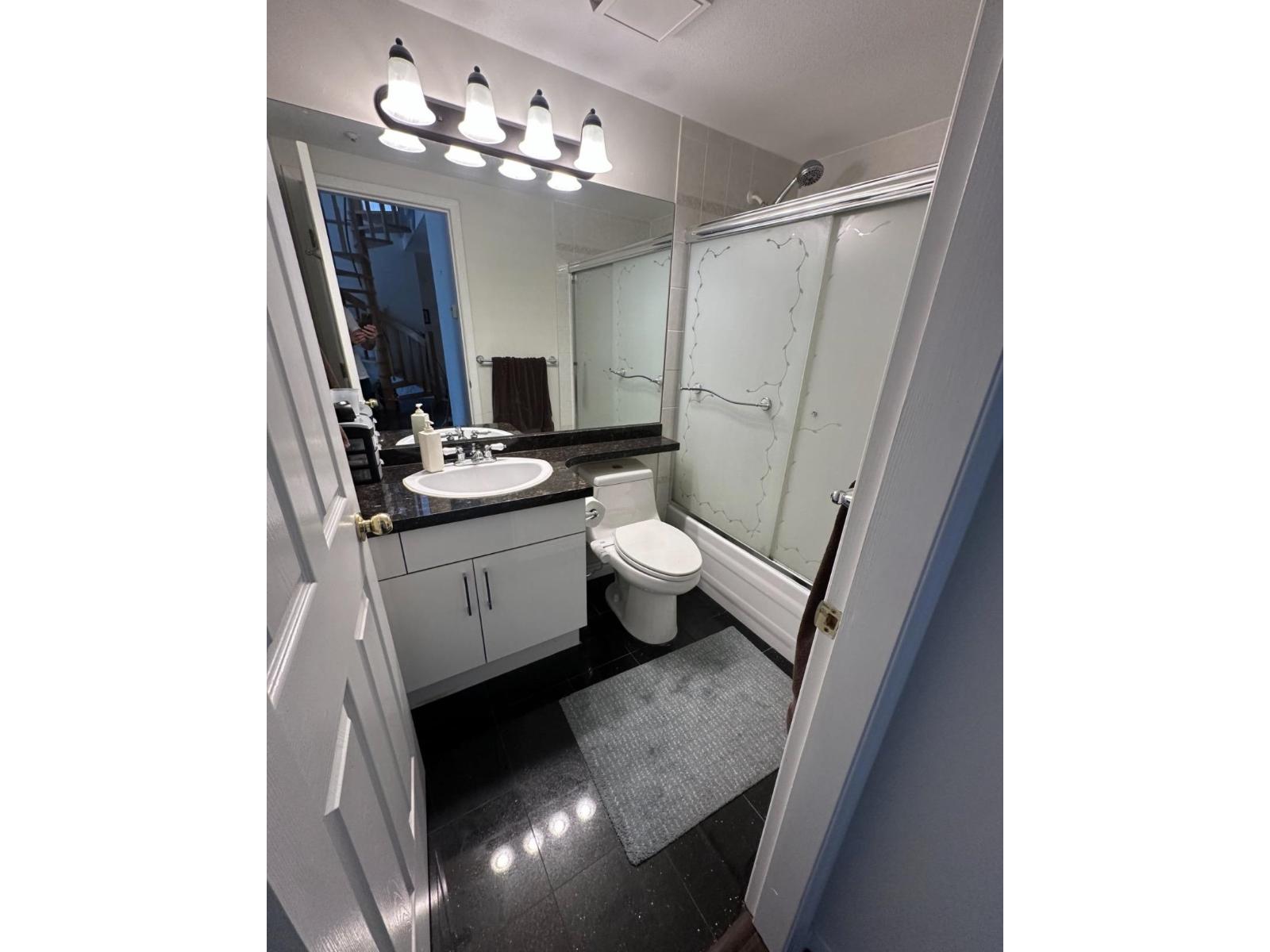 308 7151 121 Street, Surrey, British Columbia V3W 0E7 - Photo 6 - R3111103