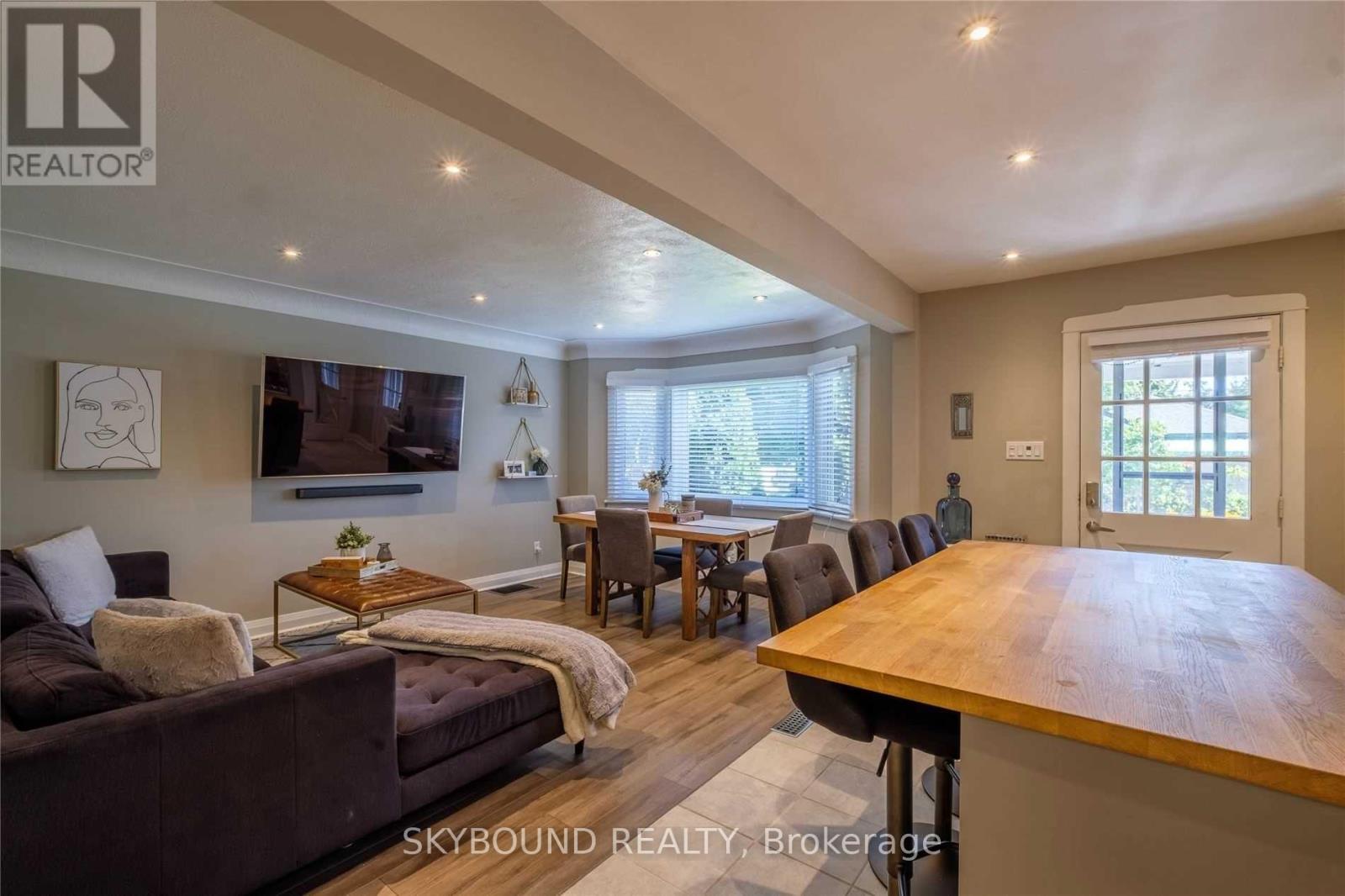 28 East 39th Street, Hamilton, Ontario  L8V 4H1 - Photo 5 - X12995182