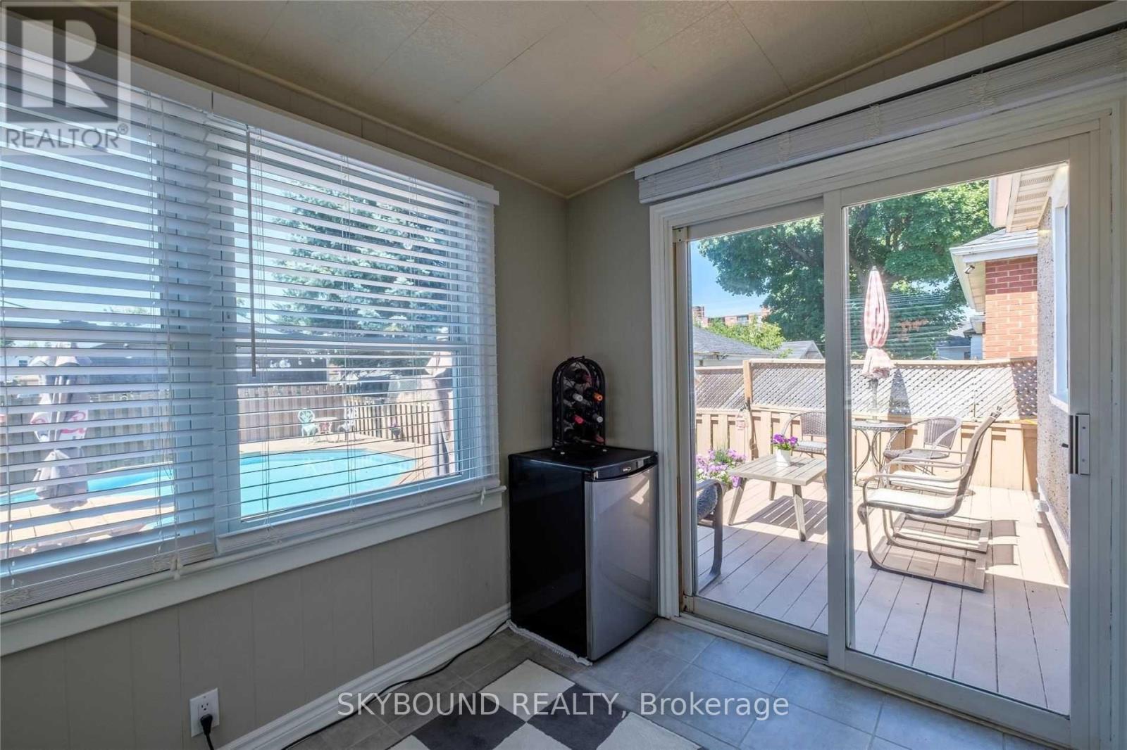 28 East 39th Street, Hamilton, Ontario  L8V 4H1 - Photo 12 - X12995182