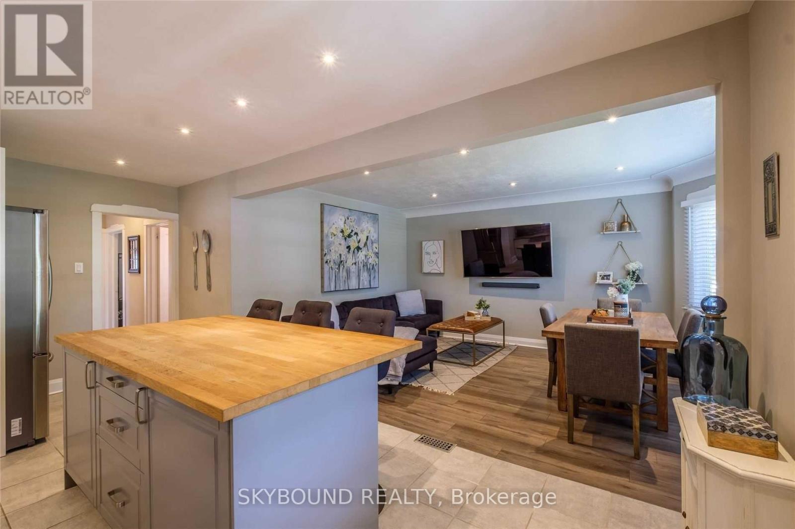 28 East 39th Street, Hamilton, Ontario  L8V 4H1 - Photo 7 - X12995182