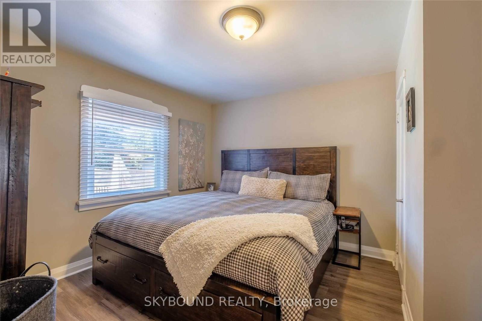 28 East 39th Street, Hamilton, Ontario  L8V 4H1 - Photo 8 - X12995182