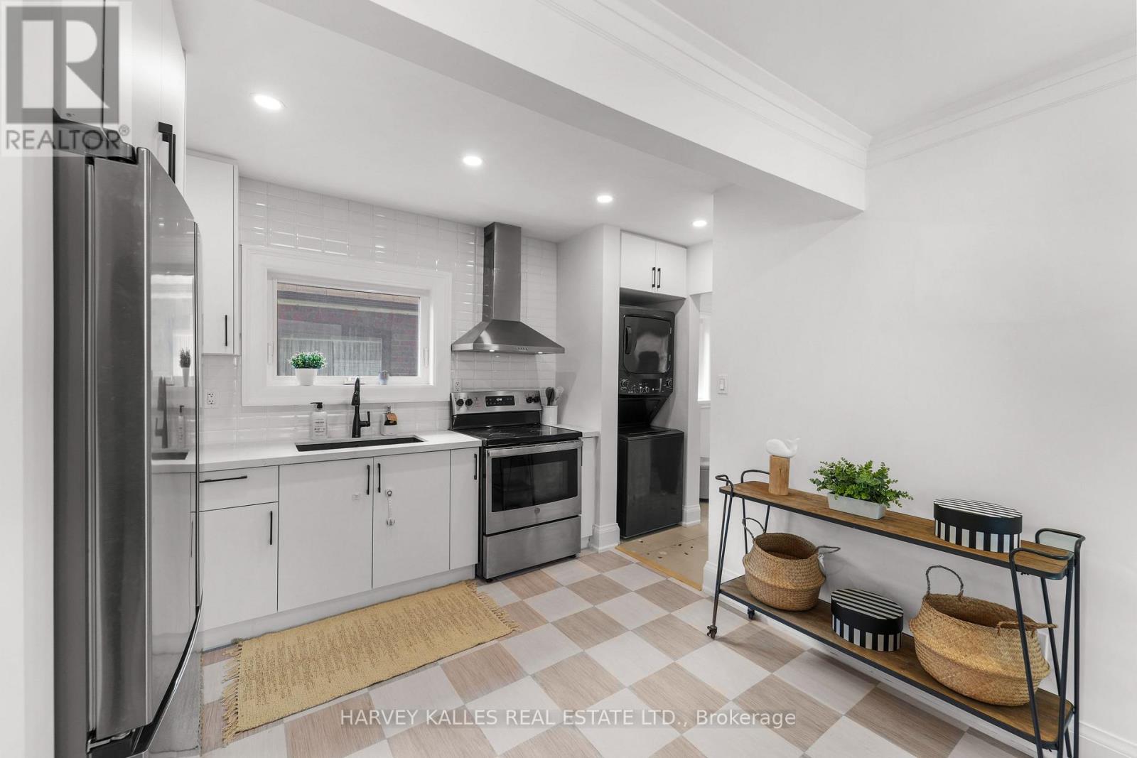 243 Northcliffe Boulevard, Toronto, Ontario  M6E 3K8 - Photo 10 - C12995810