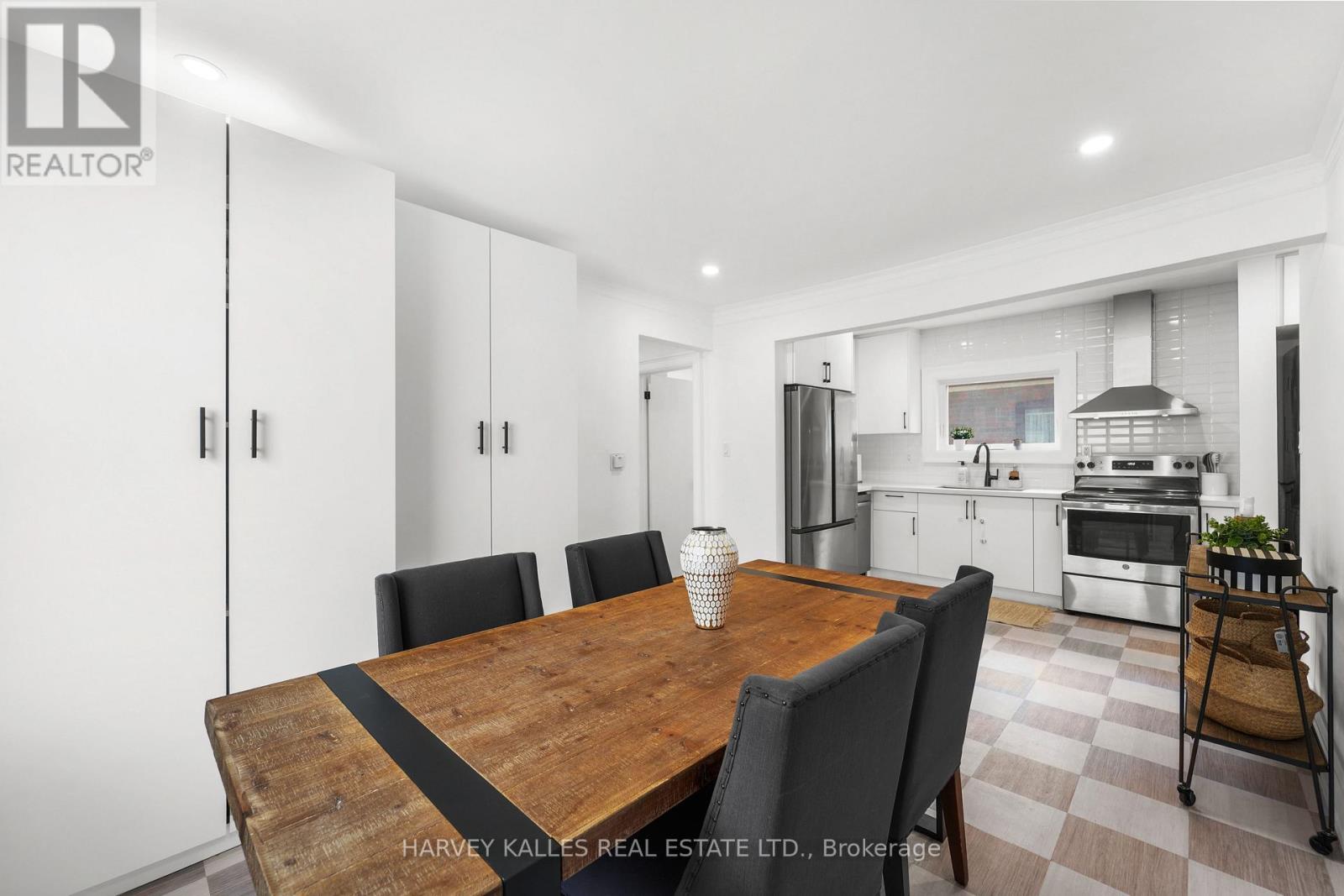 243 Northcliffe Boulevard, Toronto, Ontario  M6E 3K8 - Photo 9 - C12995810