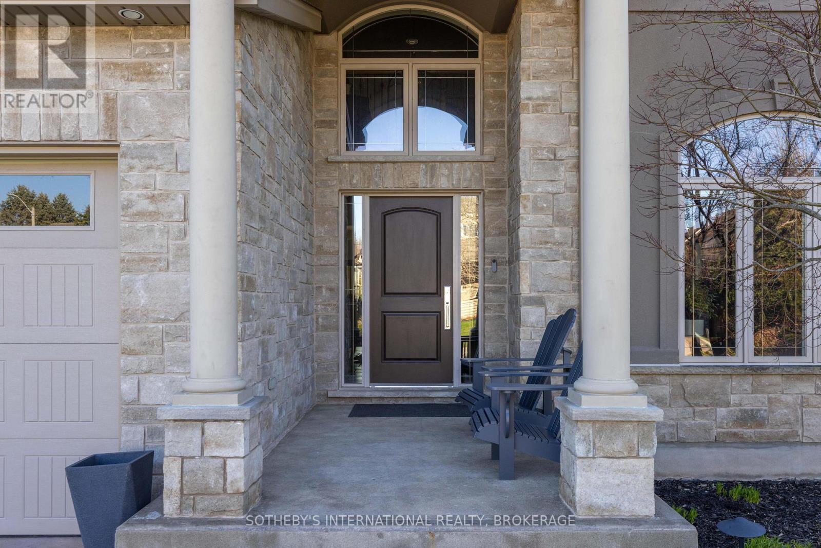 17 Rhodes Court, Pelham, Ontario  L0S 1E4 - Photo 3 - X12826476