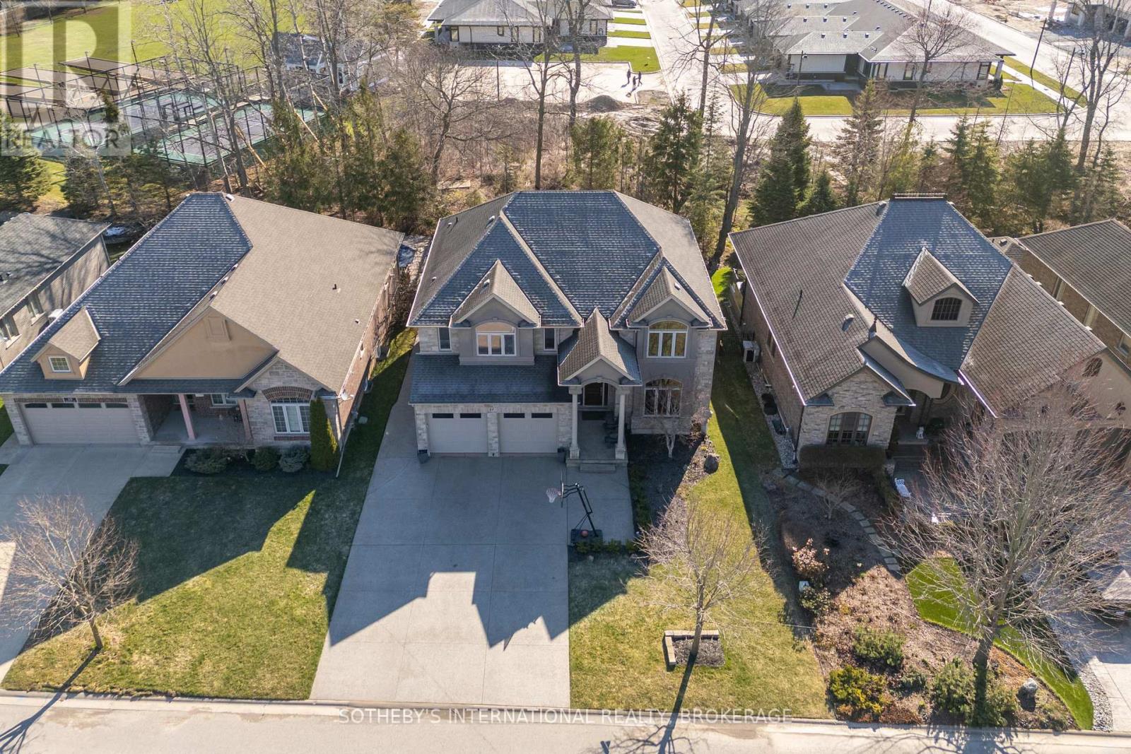 17 Rhodes Court, Pelham, Ontario  L0S 1E4 - Photo 4 - X12826476