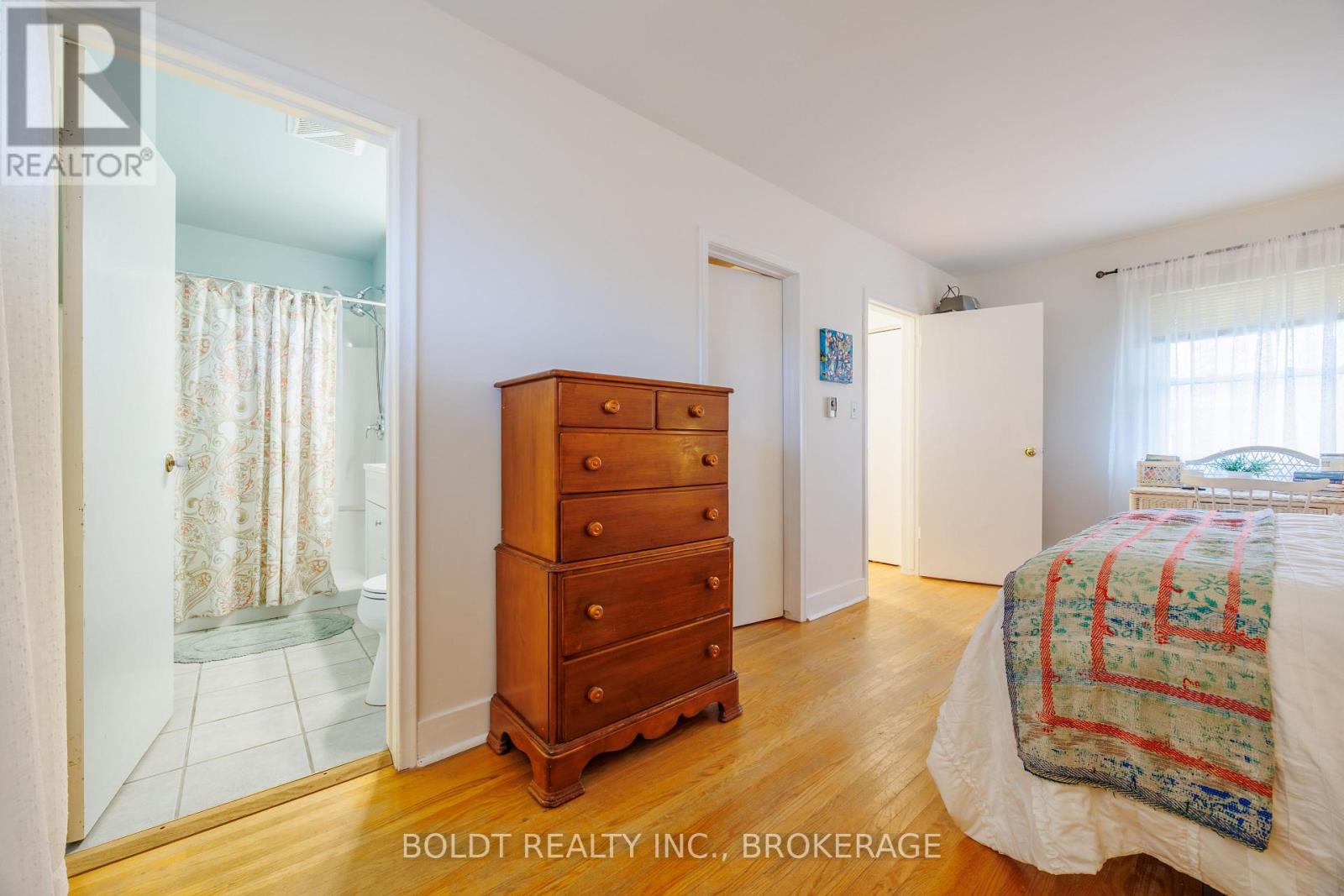 6 Mountainview Drive, St. Catharines (Glendale/glenridge), Ontario  L2T 3H4 - Photo 15 - X12980394