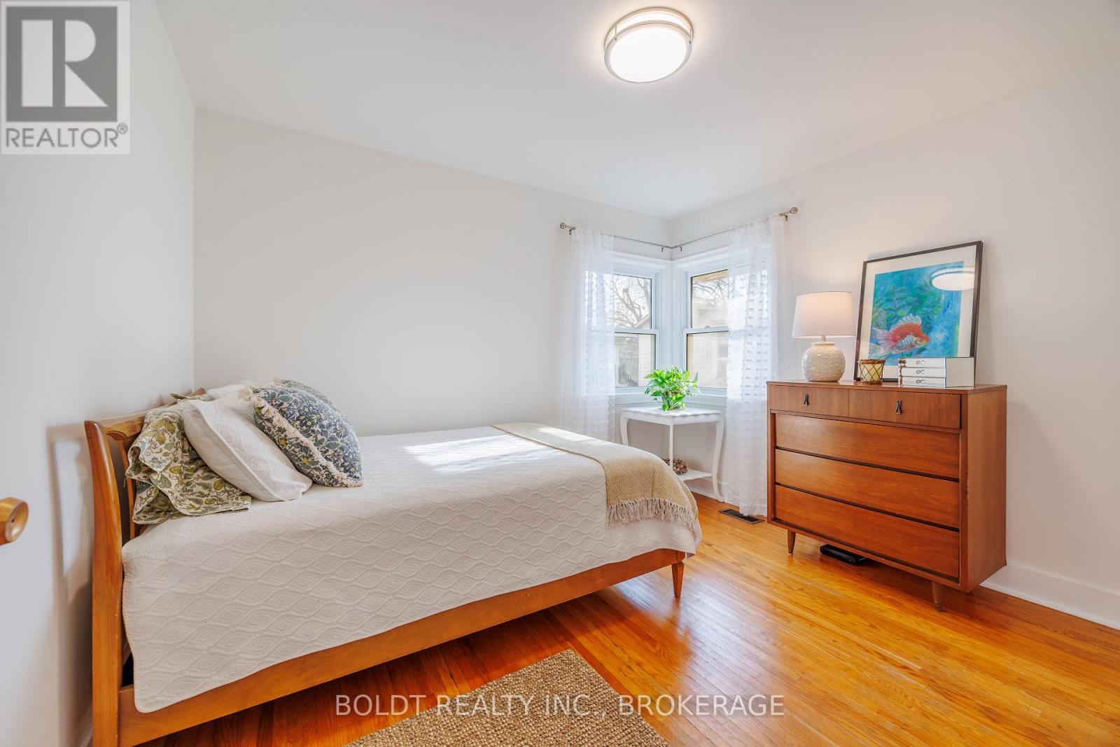 6 Mountainview Drive, St. Catharines (Glendale/glenridge), Ontario  L2T 3H4 - Photo 17 - X12980394