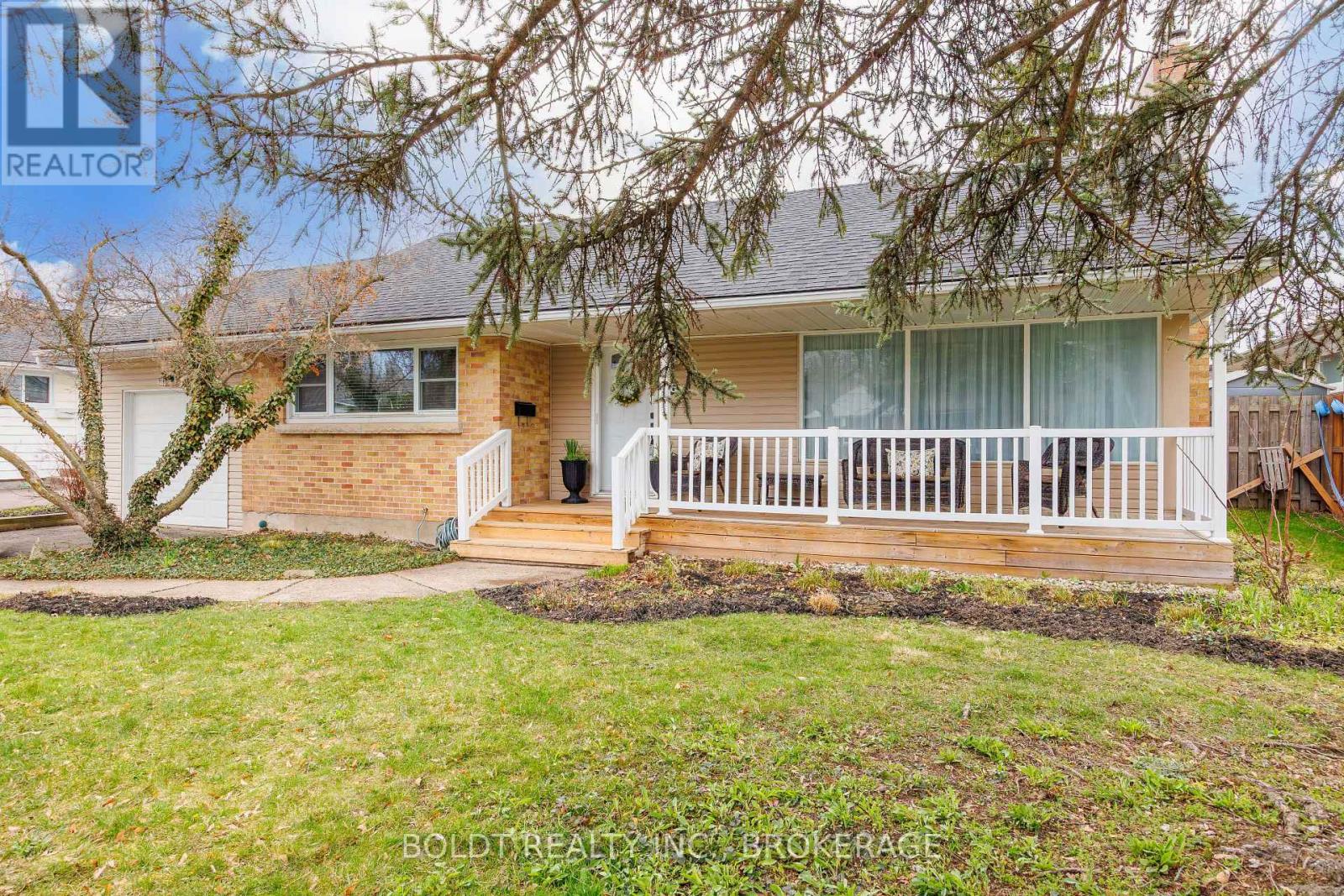6 Mountainview Drive, St. Catharines (Glendale/glenridge), Ontario  L2T 3H4 - Photo 2 - X12980394