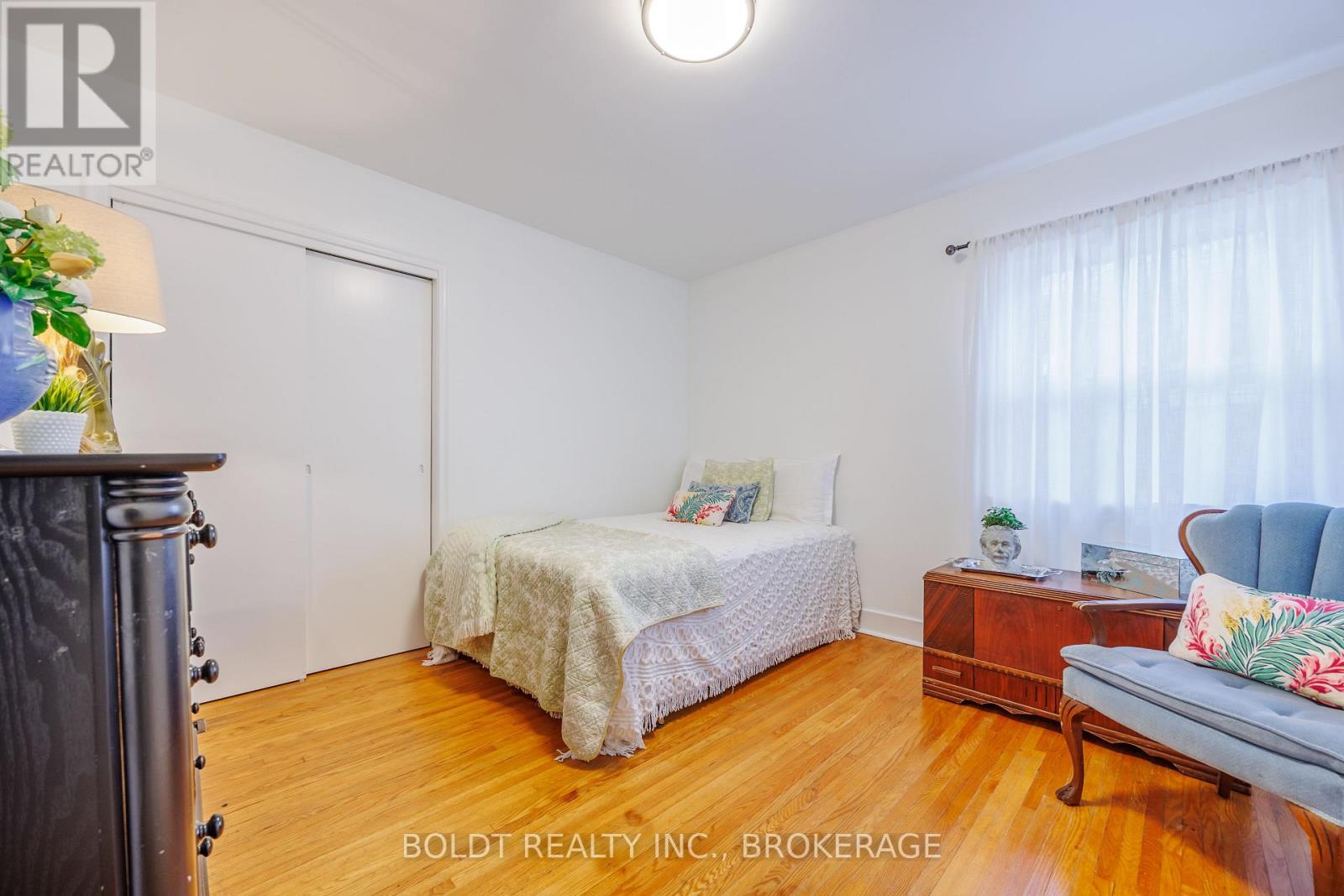 6 Mountainview Drive, St. Catharines (Glendale/glenridge), Ontario  L2T 3H4 - Photo 21 - X12980394