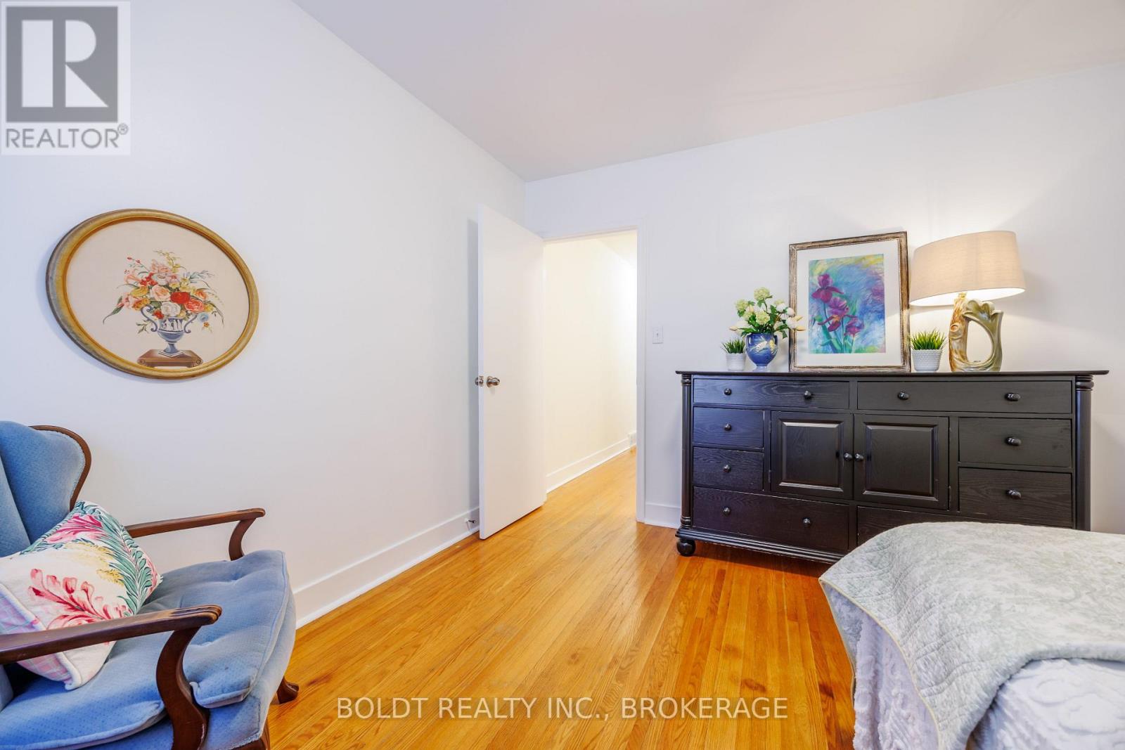 6 Mountainview Drive, St. Catharines (Glendale/glenridge), Ontario  L2T 3H4 - Photo 22 - X12980394