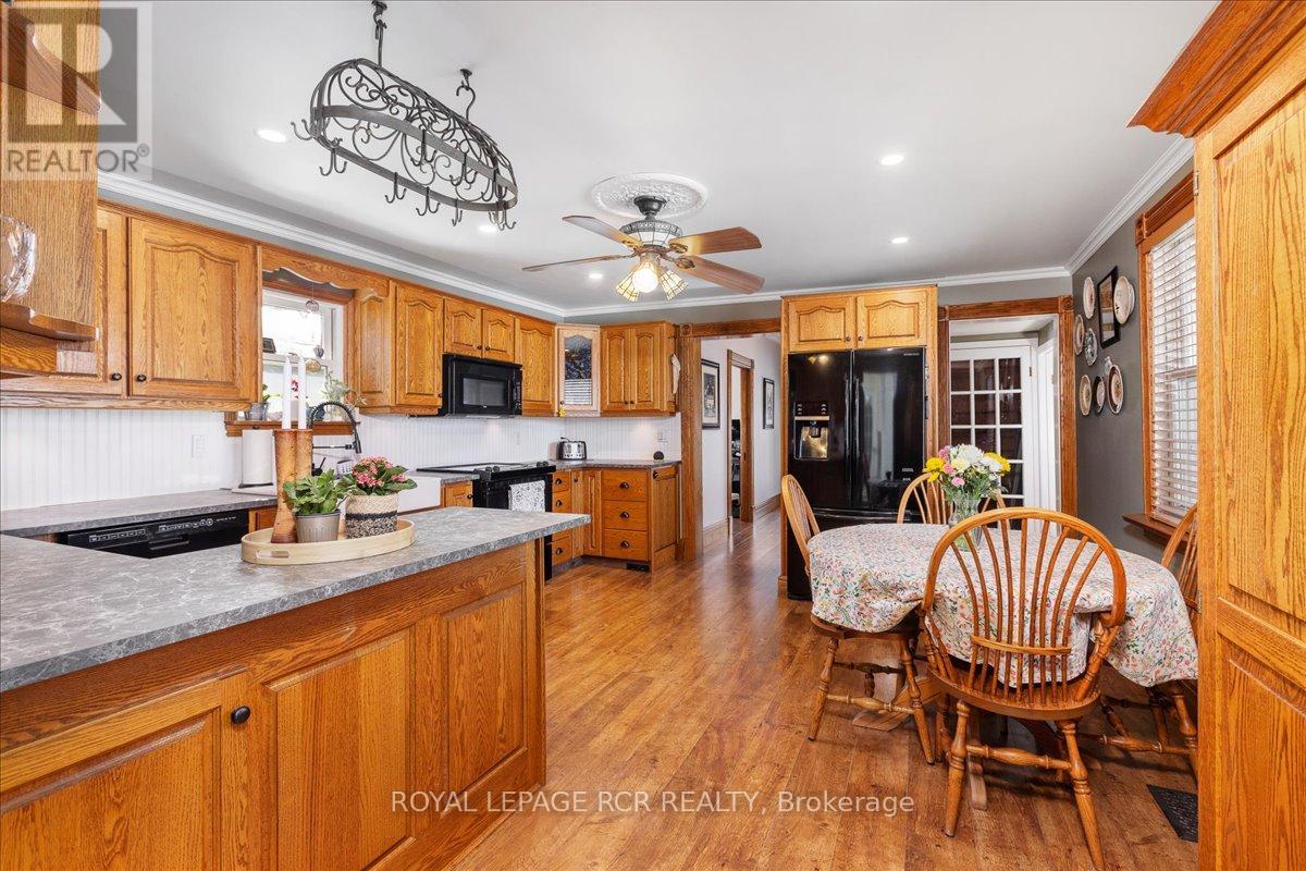 11 King Street, East Gwillimbury, Ontario  L0G 1M0 - Photo 9 - N12849234