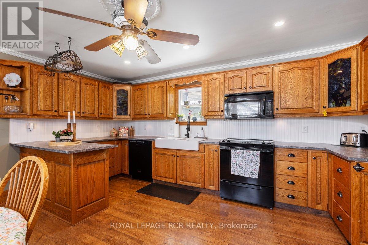 11 King Street, East Gwillimbury, Ontario  L0G 1M0 - Photo 8 - N12849234