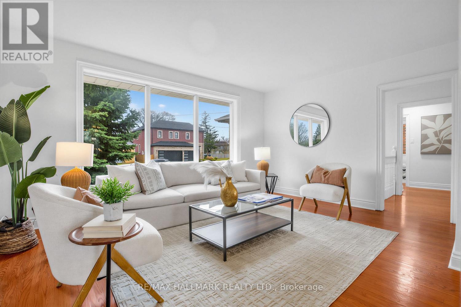 144 Waterloo Avenue, Toronto, Ontario  M3H 3Y8 - Photo 4 - C12996004