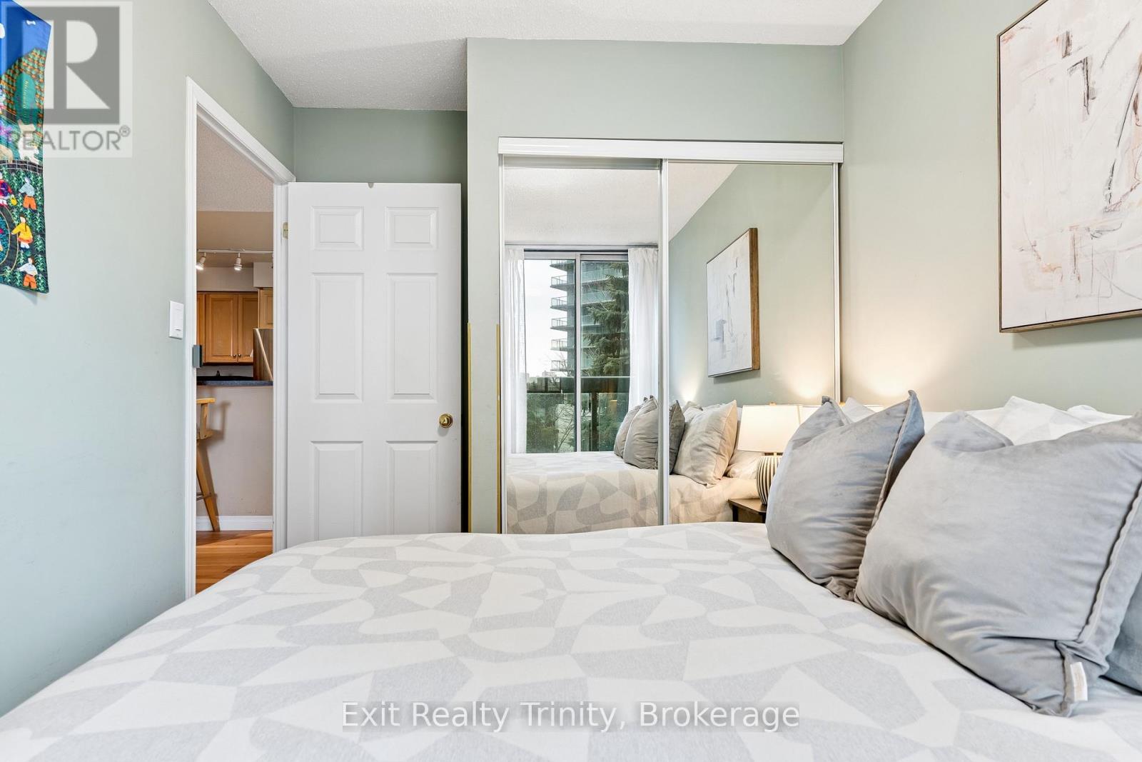 318 - 23 Lorraine Drive E, Toronto, Ontario  M2N 6Z6 - Photo 23 - C12996036