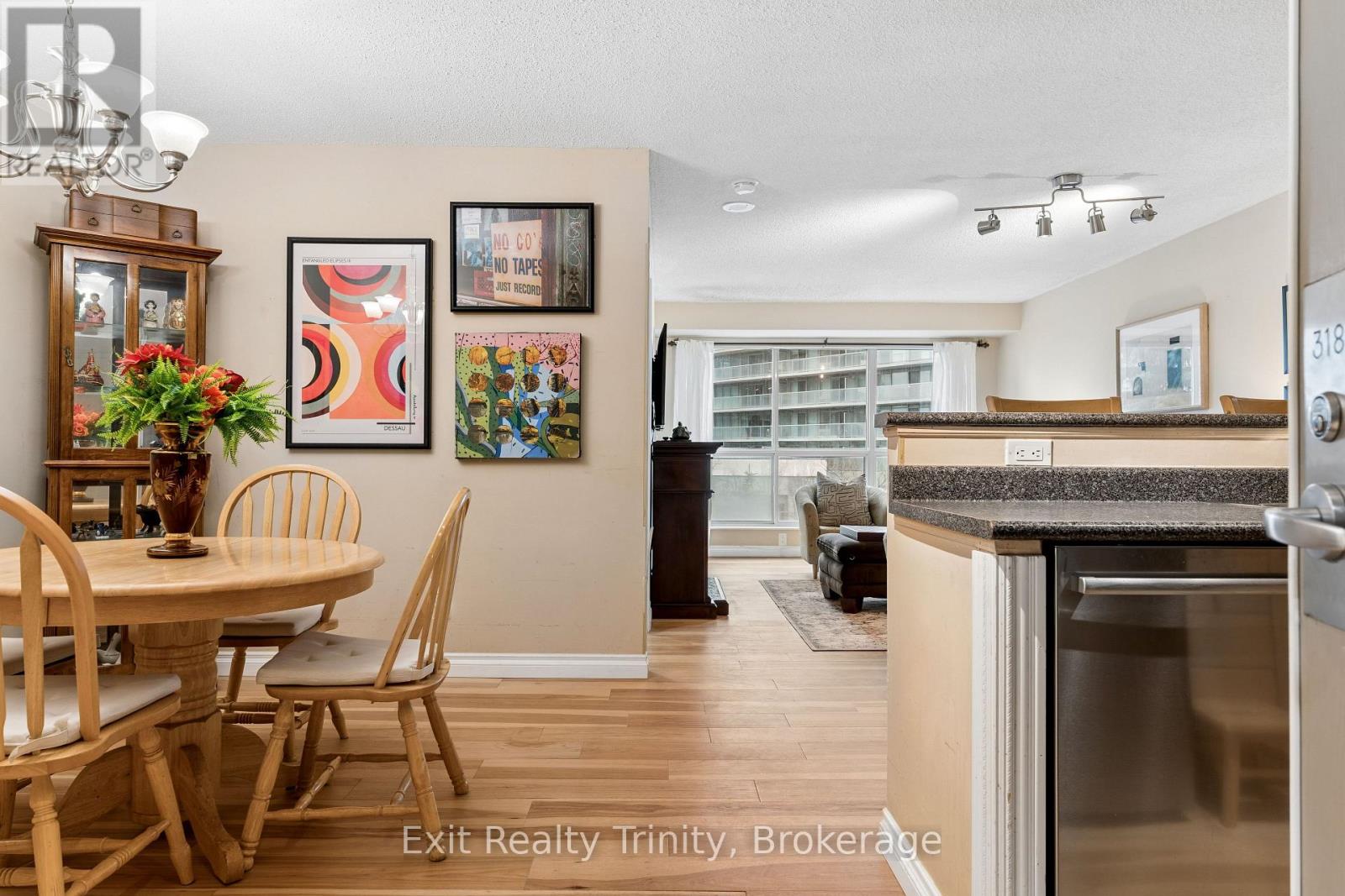 318 - 23 Lorraine Drive E, Toronto, Ontario  M2N 6Z6 - Photo 5 - C12996036