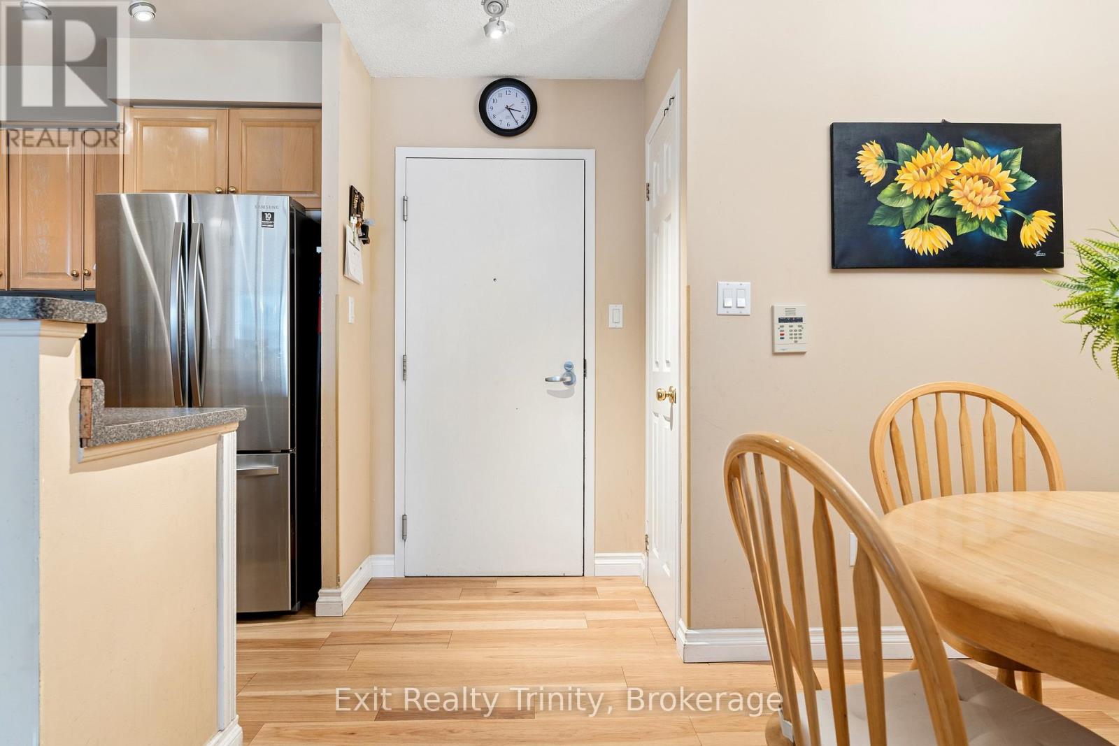 318 - 23 Lorraine Drive E, Toronto, Ontario  M2N 6Z6 - Photo 6 - C12996036