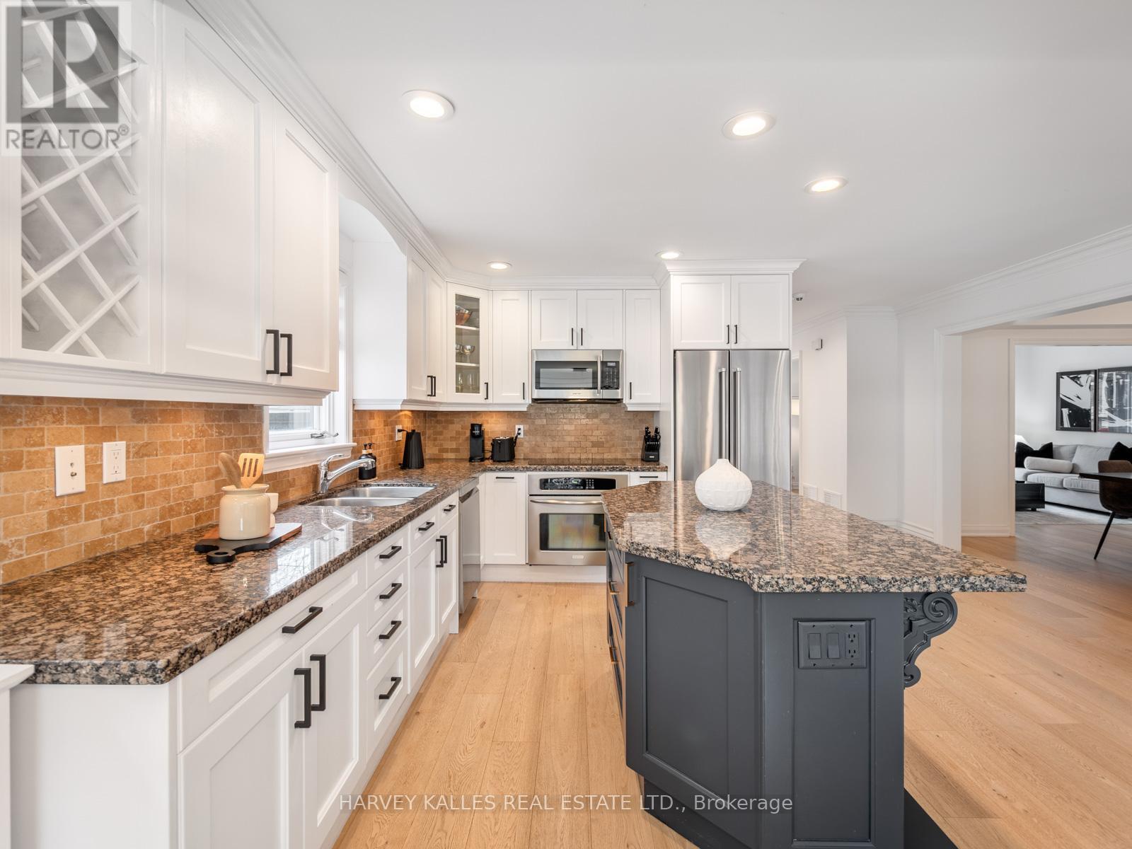 431 Douglas Avenue, Toronto, Ontario  M5M 1H3 - Photo 12 - C12996118