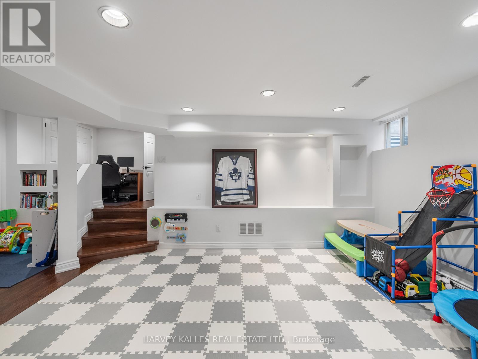 431 Douglas Avenue, Toronto, Ontario  M5M 1H3 - Photo 27 - C12996118