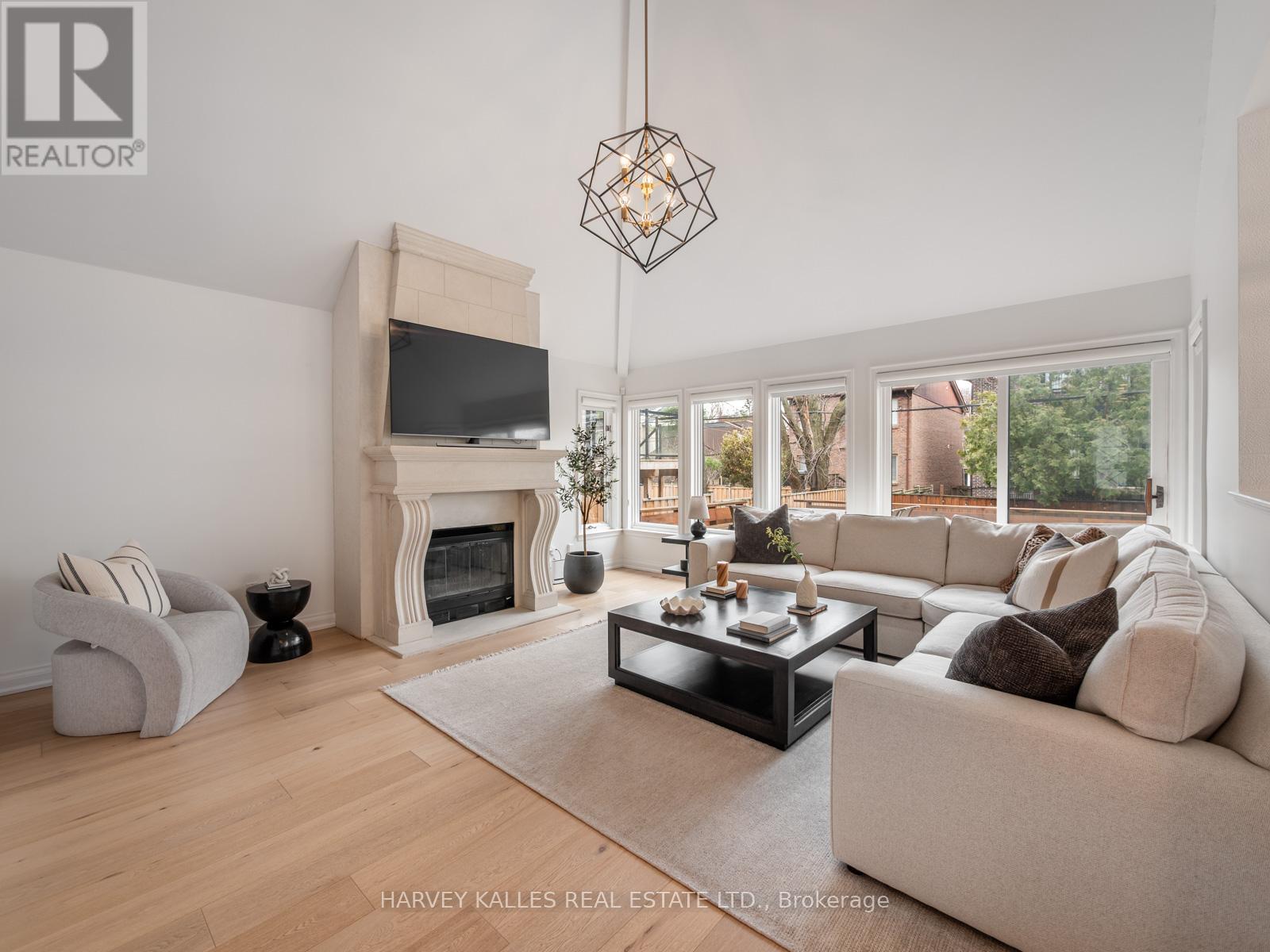 431 Douglas Avenue, Toronto, Ontario  M5M 1H3 - Photo 7 - C12996118