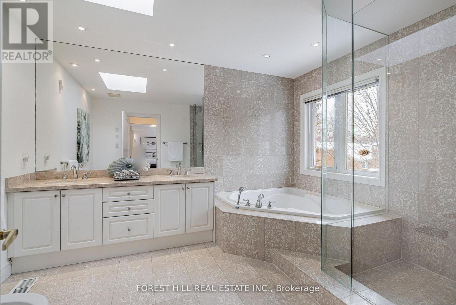 16 Northwood Drive, Toronto, Ontario  M2M 2J8 - Photo 27 - C12996122